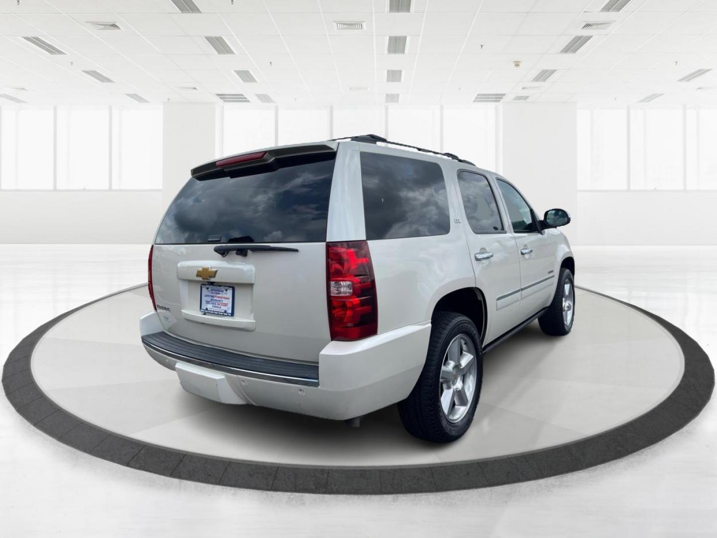 2013 Summit White Chevrolet Tahoe LTZ 4WD (1GNSKCE06DR) with an 5.3L V8 OHV 16V FFV engine, 6-Speed Automatic transmission, located at 8750 N County Rd 25A, Piqua, OH, 45356, (937) 908-9800, 40.164391, -84.232513 - Photo#2