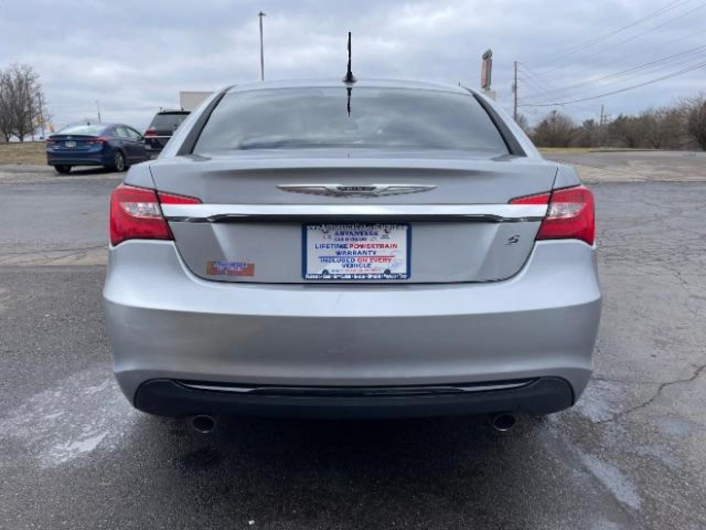 2013 Billet Silver Metallic Chrysler 200 Touring (1C3CCBBG8DN) with an 3.6L V6 DOHC 24V FFV engine, 6-Speed Automatic transmission, located at 4508 South Dixie Dr, Moraine, OH, 45439, (937) 908-9800, 39.689976, -84.218452 - Photo#5