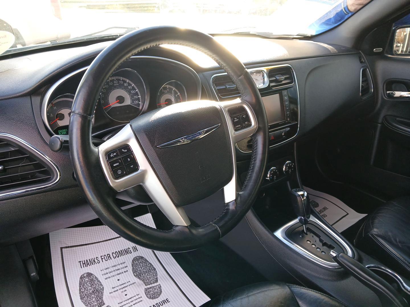 2013 Crystal Blue Pearl Chrysler 200 Limited (1C3CCBCG0DN) with an 3.6L V6 DOHC 24V FFV engine, 6-Speed Automatic transmission, located at 8750 N County Rd 25A, Piqua, OH, 45356, (937) 908-9800, 40.164391, -84.232513 - Photo#8