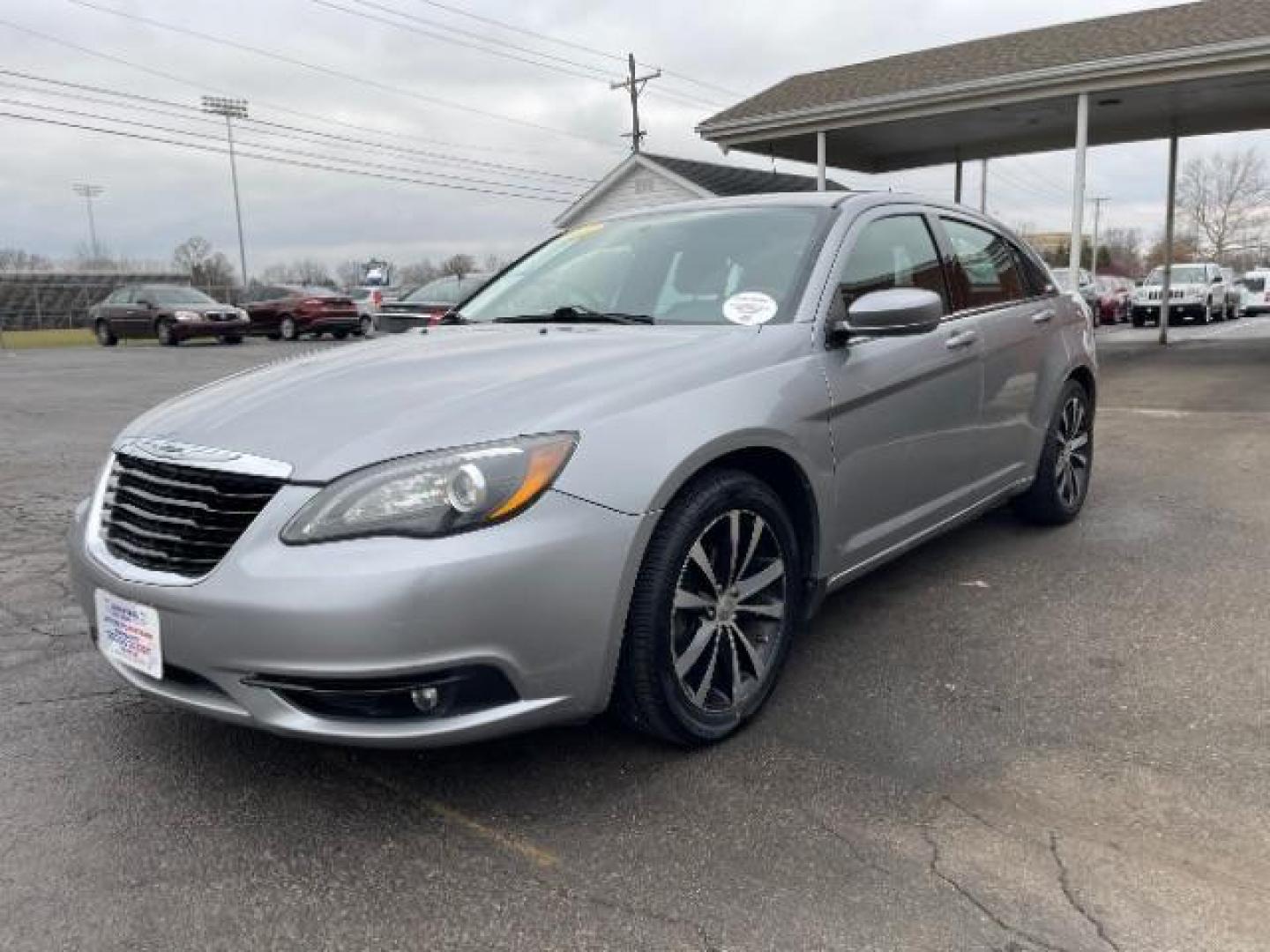 2013 Billet Silver Metallic Chrysler 200 Limited (1C3CCBCG5DN) with an 3.6L V6 DOHC 24V FFV engine, 6-Speed Automatic transmission, located at 401 Woodman Dr, Riverside, OH, 45431, (937) 908-9800, 39.760899, -84.123421 - Photo#1