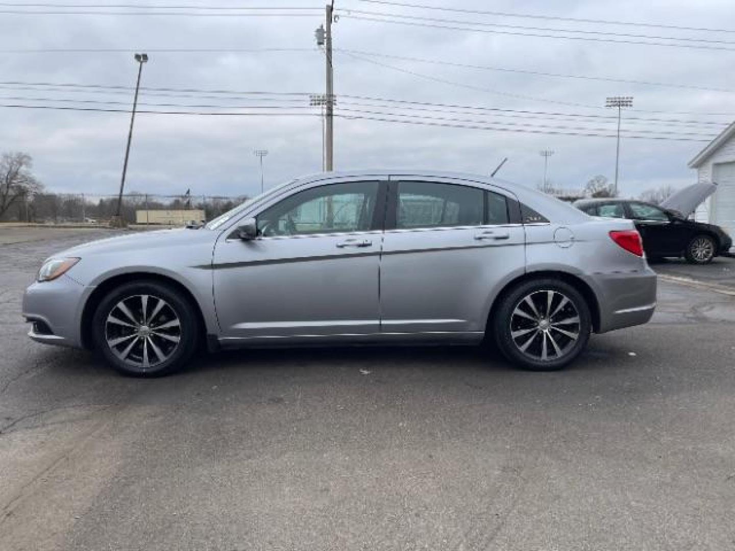 2013 Billet Silver Metallic Chrysler 200 Limited (1C3CCBCG5DN) with an 3.6L V6 DOHC 24V FFV engine, 6-Speed Automatic transmission, located at 401 Woodman Dr, Riverside, OH, 45431, (937) 908-9800, 39.760899, -84.123421 - Photo#2