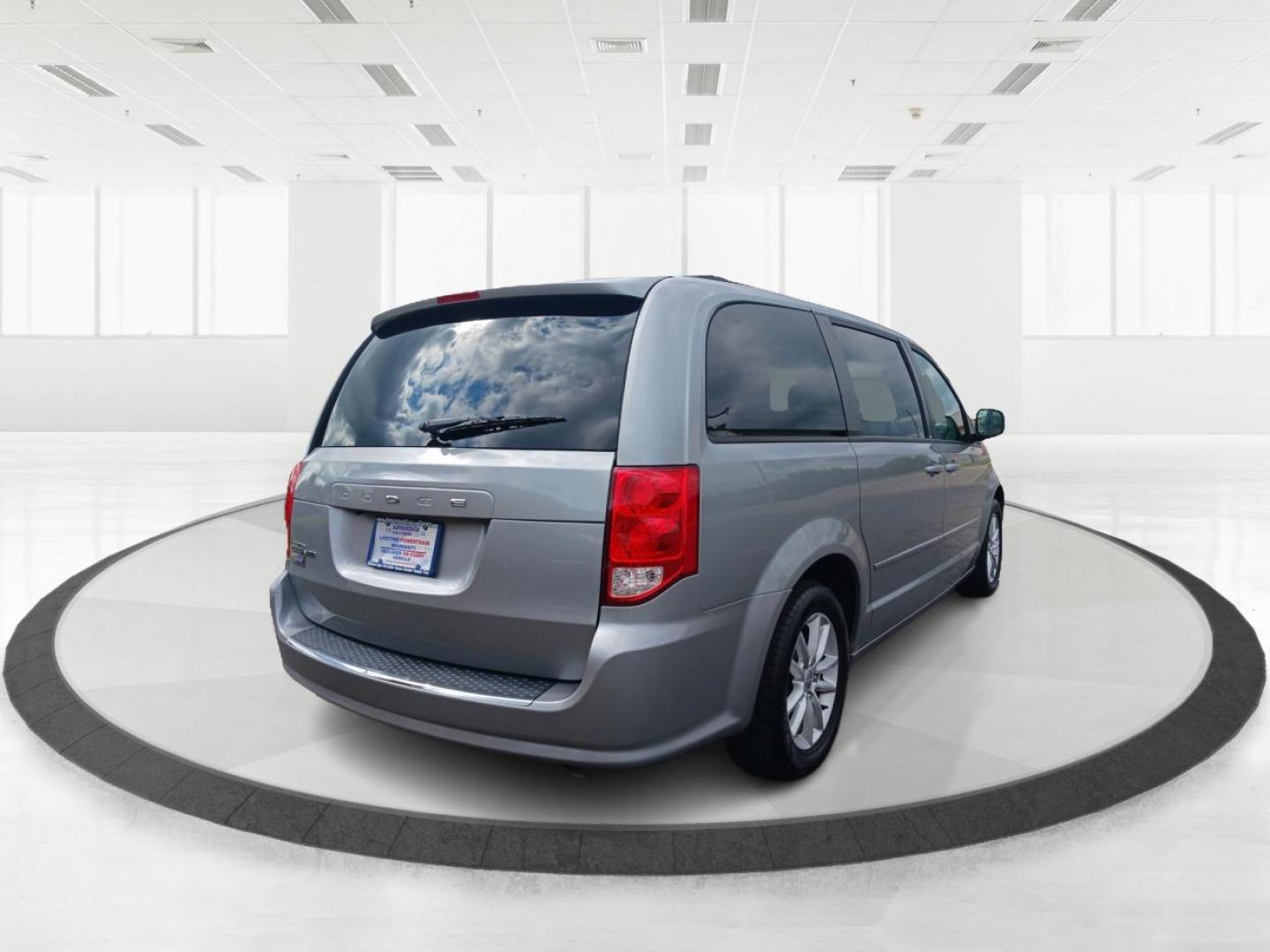 2013 Maximum Steel Metallic Dodge Grand Caravan SXT (2C4RDGCGXDR) with an 3.6L V6 DOHC 24V engine, 6-Speed Automatic transmission, located at 1230 East Main St, Xenia, OH, 45385, (937) 908-9800, 39.688026, -83.910172 - Photo#2