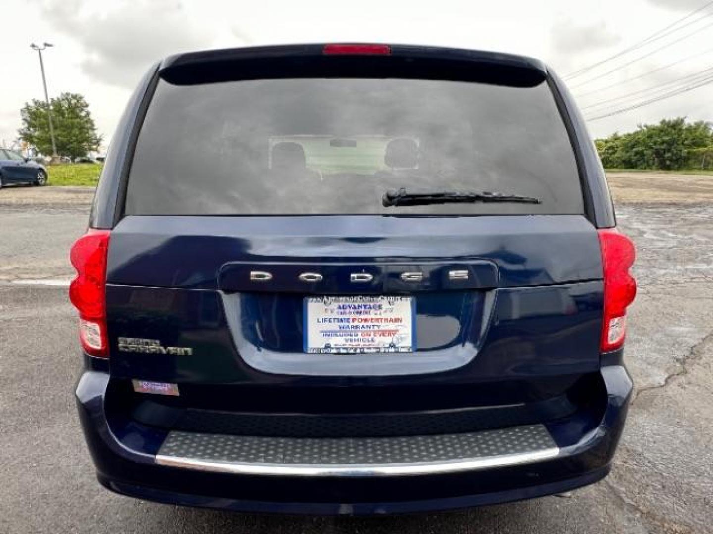 2013 Blue Streak Pearl Dodge Grand Caravan SE (2C4RDGBG5DR) with an 3.6L V6 DOHC 24V engine, 6-Speed Automatic transmission, located at 1230 East Main St, Xenia, OH, 45385, (937) 908-9800, 39.688026, -83.910172 - Photo#4