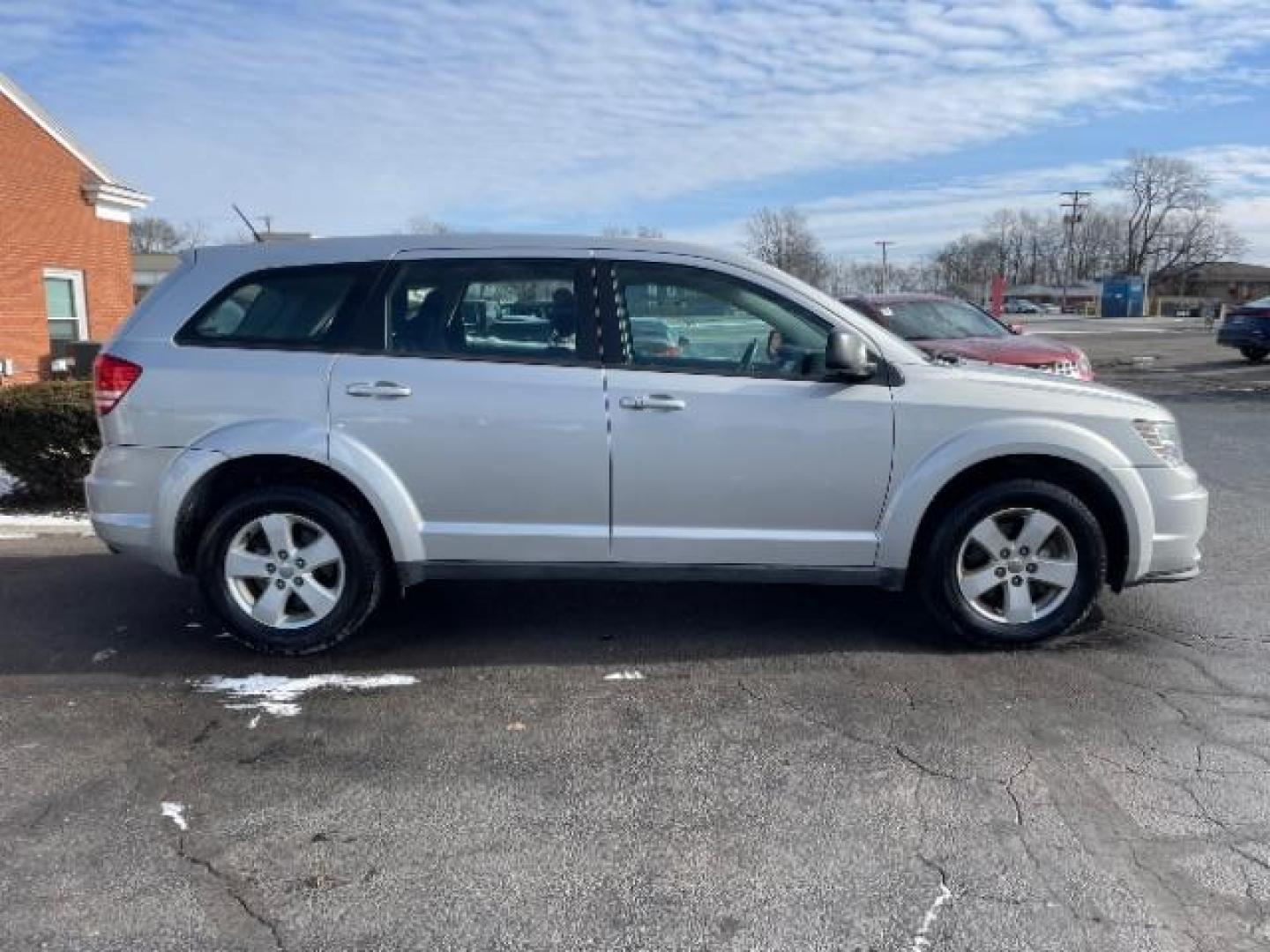 2013 Bright Silver Metallic Dodge Journey SE (3C4PDCAB1DT) with an 2.4L L4 DOHC 16V engine, 4-Speed Automatic transmission, located at 1184 Kauffman Ave, Fairborn, OH, 45324, (937) 908-9800, 39.807072, -84.030914 - Photo#3