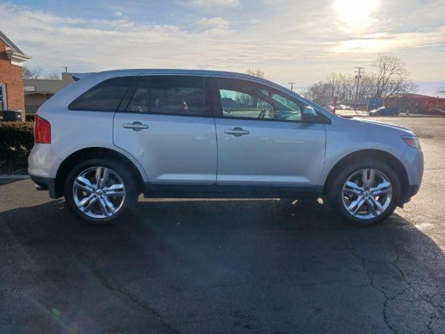 2013 Ingot Silver Metallic Ford Edge SEL FWD (2FMDK3JC8DB) with an 3.5L V6 DOHC 24V engine, 6-Speed Automatic transmission, located at 4508 South Dixie Dr, Moraine, OH, 45439, (937) 908-9800, 39.689976, -84.218452 - Photo#8