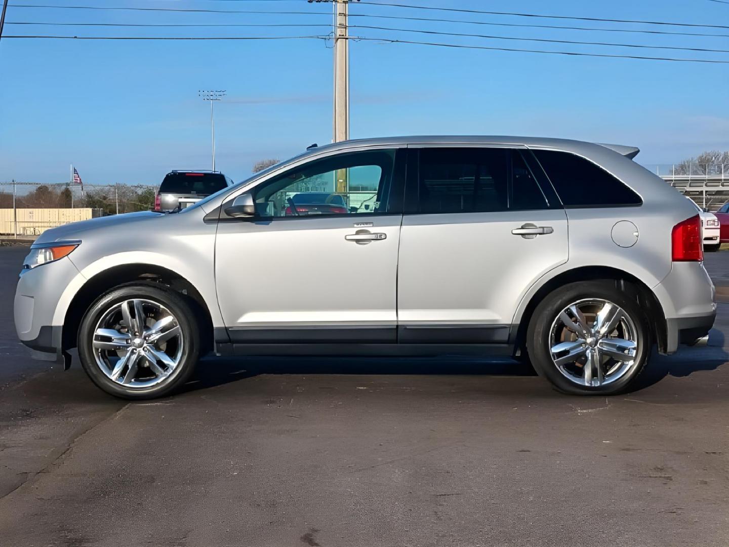 2013 Ingot Silver Metallic Ford Edge SEL FWD (2FMDK3JC8DB) with an 3.5L V6 DOHC 24V engine, 6-Speed Automatic transmission, located at 4508 South Dixie Dr, Moraine, OH, 45439, (937) 908-9800, 39.689976, -84.218452 - Photo#11