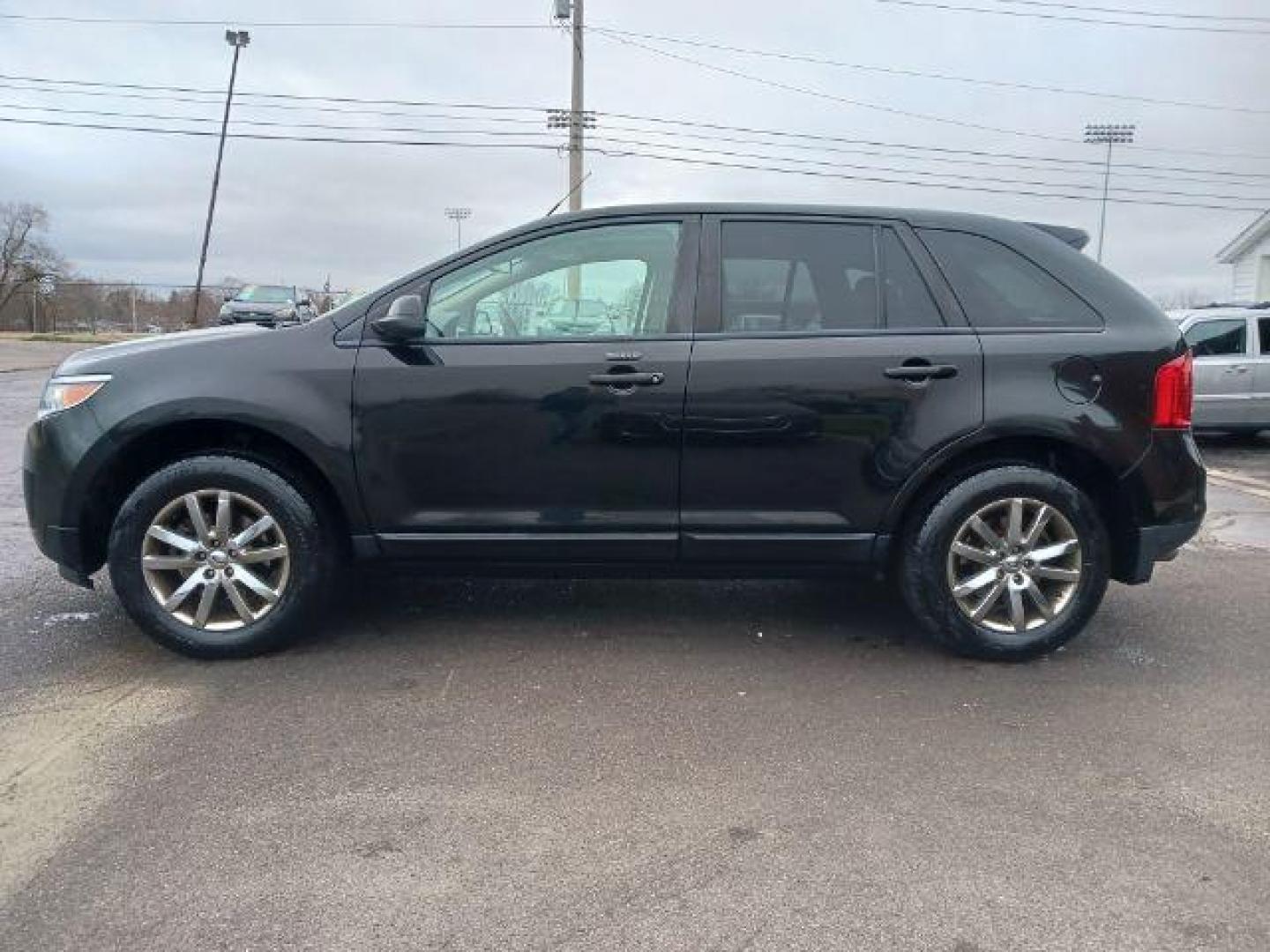 2013 Tuxedo Black Metallic Ford Edge SEL AWD (2FMDK4JC4DB) with an 3.5L V6 DOHC 24V engine, 6-Speed Automatic transmission, located at 4508 South Dixie Dr, Moraine, OH, 45439, (937) 908-9800, 39.689976, -84.218452 - Photo#3