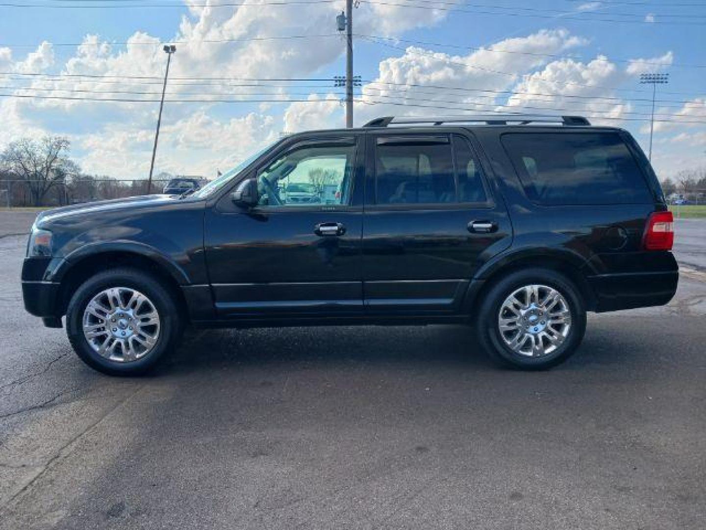 2013 Tuxedo Black Metallic Ford Expedition Limited 2WD (1FMJU1K58DE) with an 5.4L V8 SOHC 16V FFV engine, 6-Speed Automatic transmission, located at 4508 South Dixie Dr, Moraine, OH, 45439, (937) 908-9800, 39.689976, -84.218452 - Photo#3