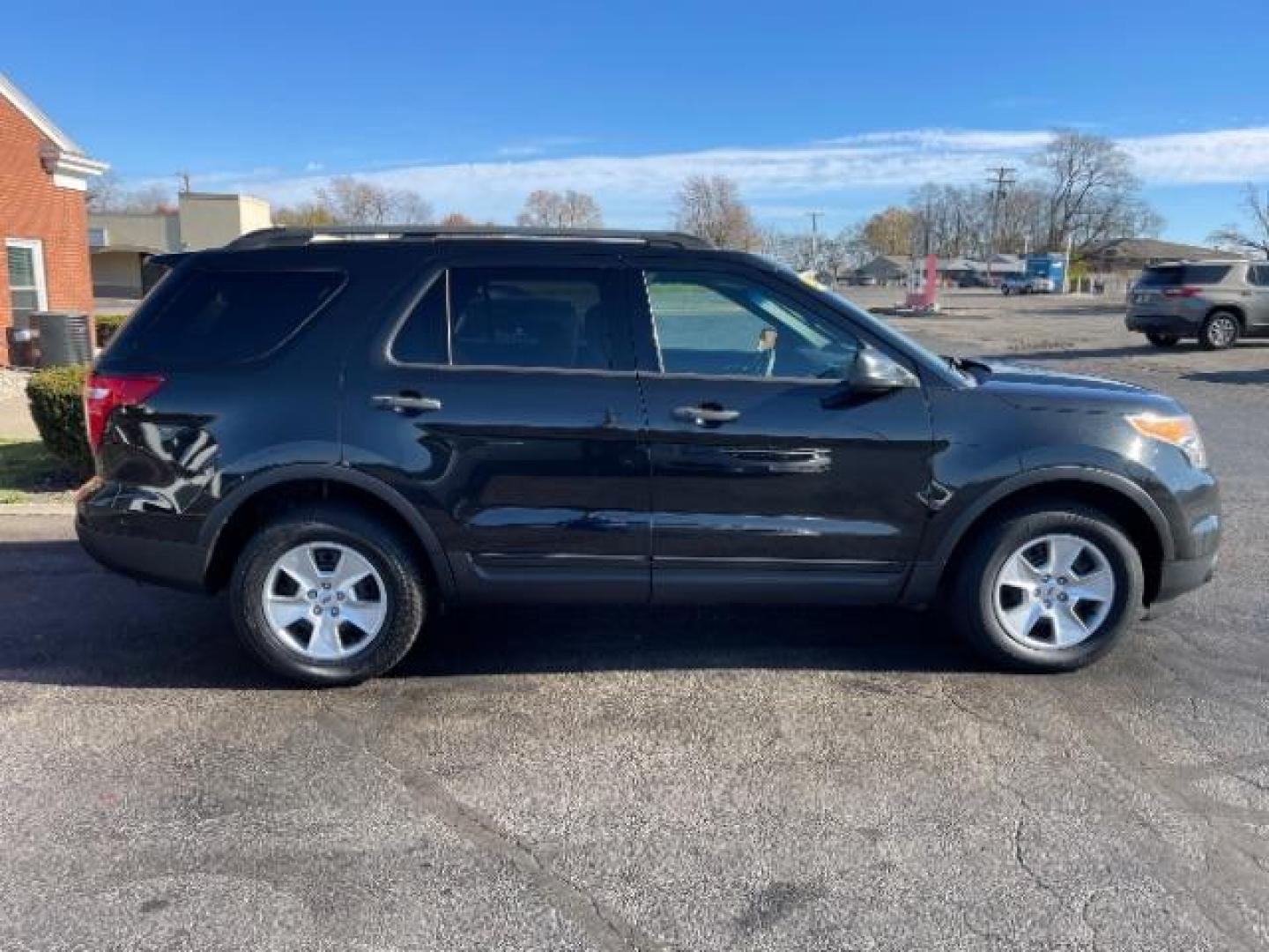 2013 Tuxedo Black Metallic Ford Explorer Base FWD (1FM5K7B99DG) with an 2.0L L4 DOHC 16V TURBO engine, 6-Speed Automatic transmission, located at 880 E. National Road, Vandalia, OH, 45377, (937) 908-9800, 39.891918, -84.183594 - Photo#4