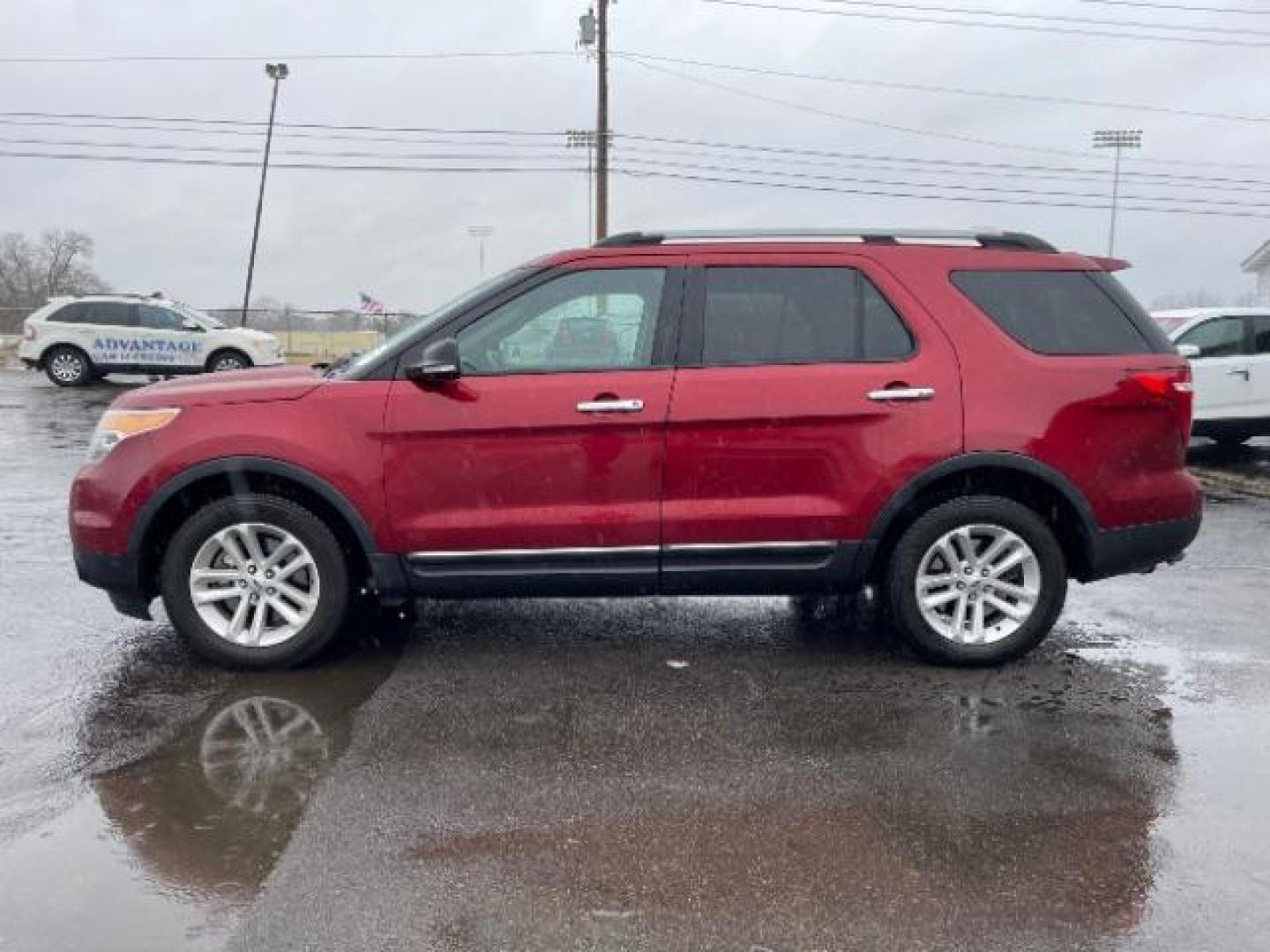 2013 Ruby Red Metallic Ford Explorer XLT 4WD (1FM5K8D83DG) with an 3.5L V6 DOHC 24V engine, 6-Speed Automatic transmission, located at 1099 N County Rd 25A , Troy, OH, 45373, (937) 908-9800, 40.057079, -84.212883 - Photo#2