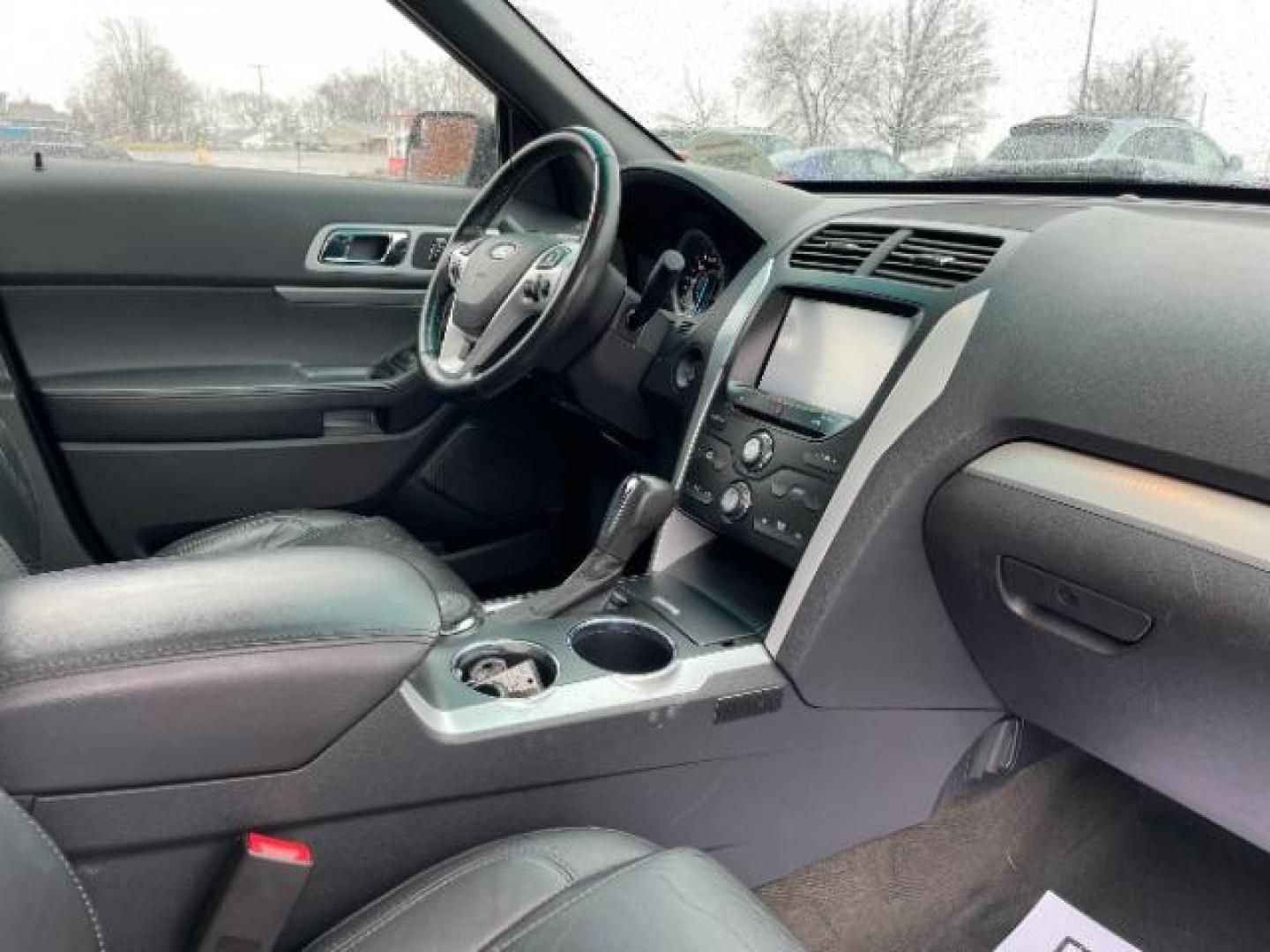 2013 Ruby Red Metallic Ford Explorer XLT 4WD (1FM5K8D83DG) with an 3.5L V6 DOHC 24V engine, 6-Speed Automatic transmission, located at 1099 N County Rd 25A , Troy, OH, 45373, (937) 908-9800, 40.057079, -84.212883 - Photo#8