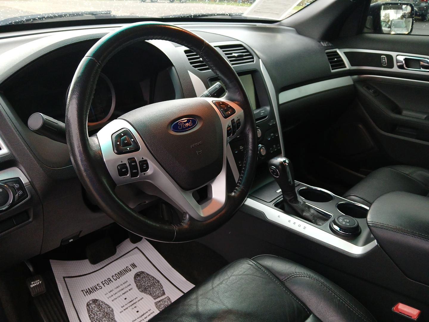 2013 Tuxedo Black Metallic Ford Explorer XLT 4WD (1FM5K8D82DG) with an 3.5L V6 DOHC 24V engine, 6-Speed Automatic transmission, located at 8750 N County Rd 25A, Piqua, OH, 45356, (937) 908-9800, 40.164391, -84.232513 - Photo#8