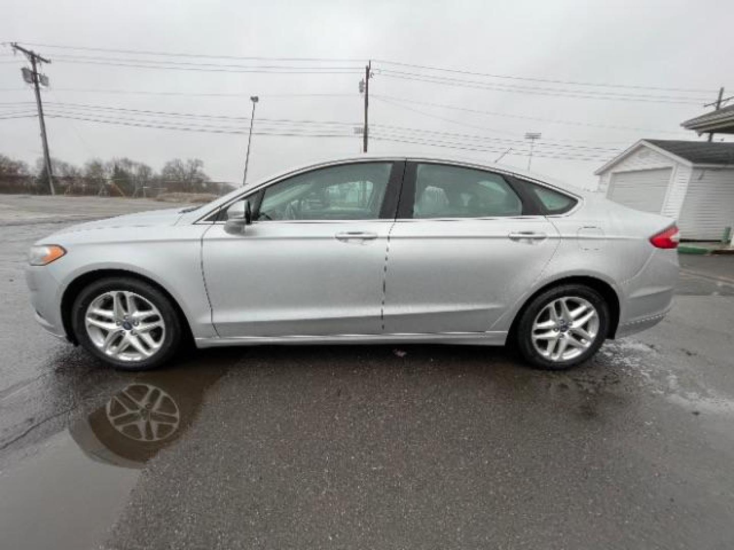 2013 Ingot Silver Ford Fusion SE (3FA6P0HR5DR) with an 1.6L L4 DOHC 16V engine, located at 1099 N County Rd 25A , Troy, OH, 45373, (937) 908-9800, 40.057079, -84.212883 - Photo#4