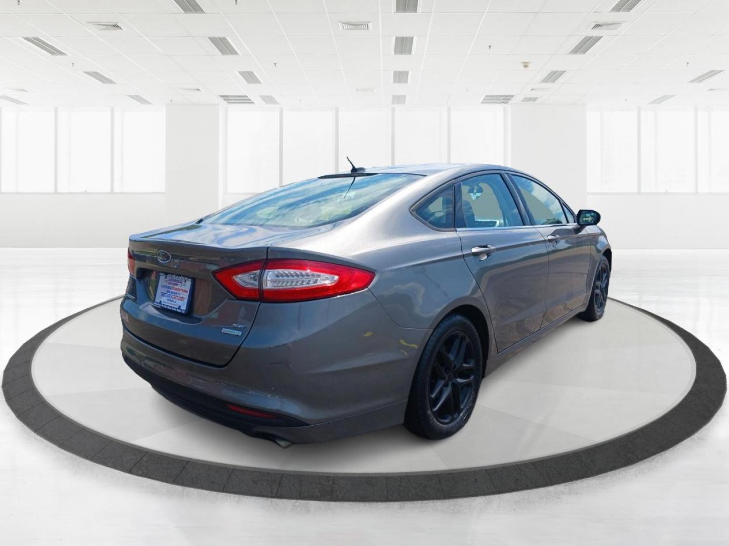 2013 Sterling Gray Ford Fusion (3FA6P0HR2DR) with an 1.6L L4 DOHC 16V engine, located at 1230 East Main St, Xenia, OH, 45385, (937) 908-9800, 39.688026, -83.910172 - Photo#2