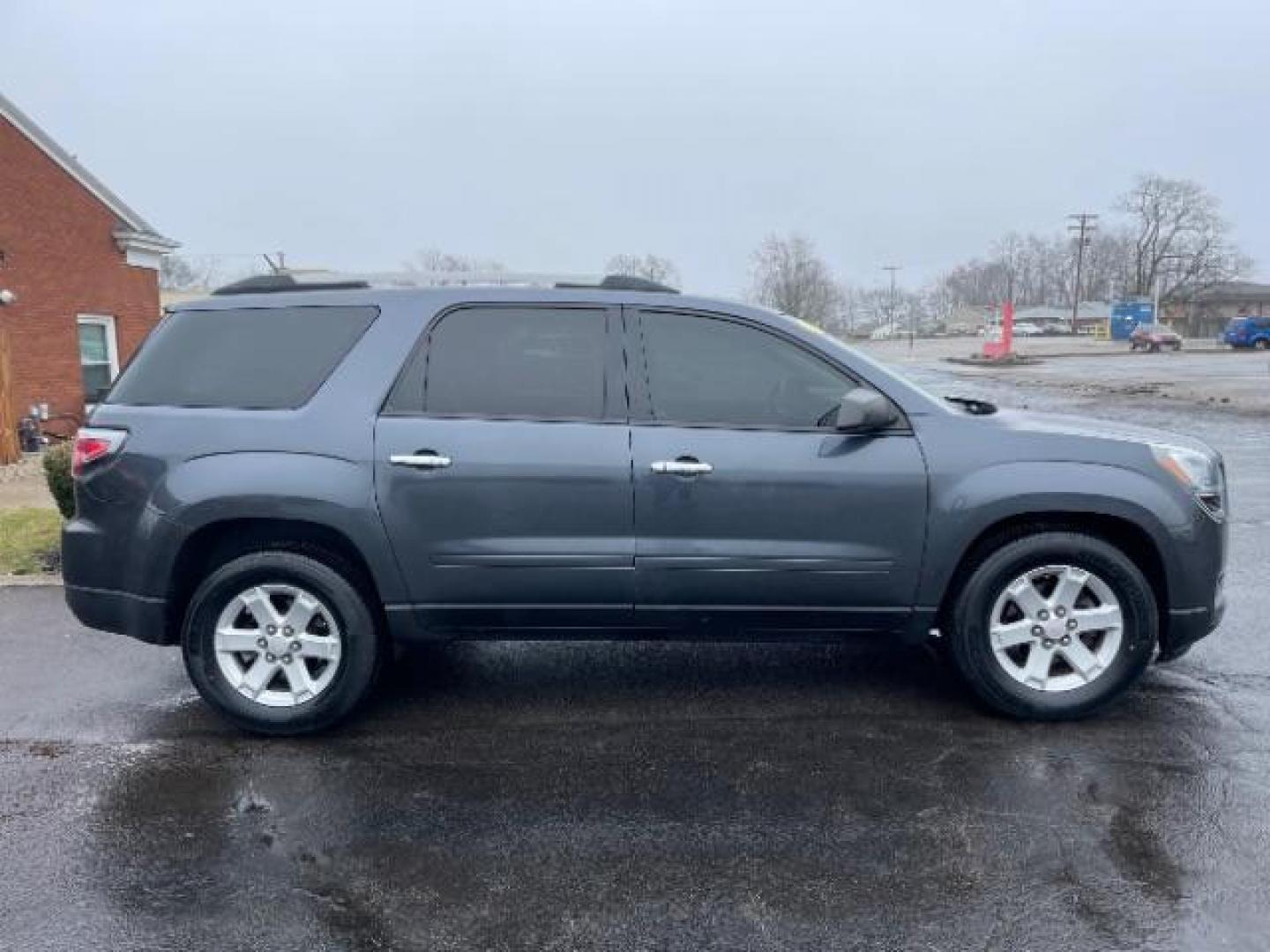 2013 Cyber Gray Metallic GMC Acadia SLE-2 FWD (1GKKRPKD9DJ) with an 3.6L V6 DOHC 24V engine, 6-Speed Automatic transmission, located at 1230 East Main St, Xenia, OH, 45385, (937) 908-9800, 39.688026, -83.910172 - Photo#4