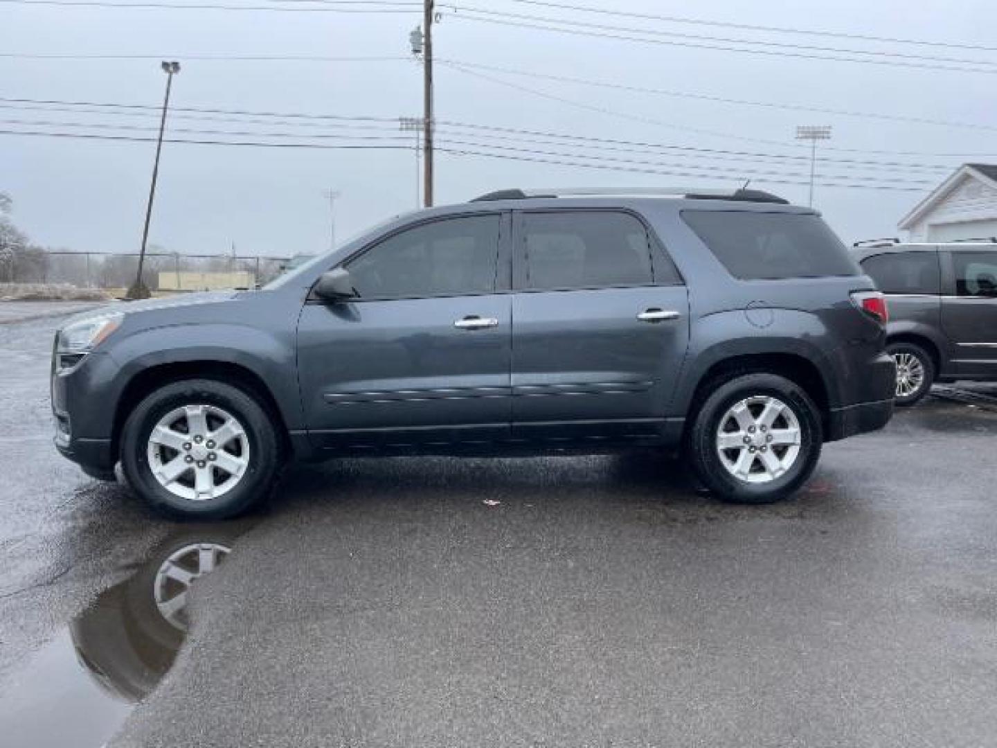 2013 Cyber Gray Metallic GMC Acadia SLE-2 FWD (1GKKRPKD9DJ) with an 3.6L V6 DOHC 24V engine, 6-Speed Automatic transmission, located at 1230 East Main St, Xenia, OH, 45385, (937) 908-9800, 39.688026, -83.910172 - Photo#5