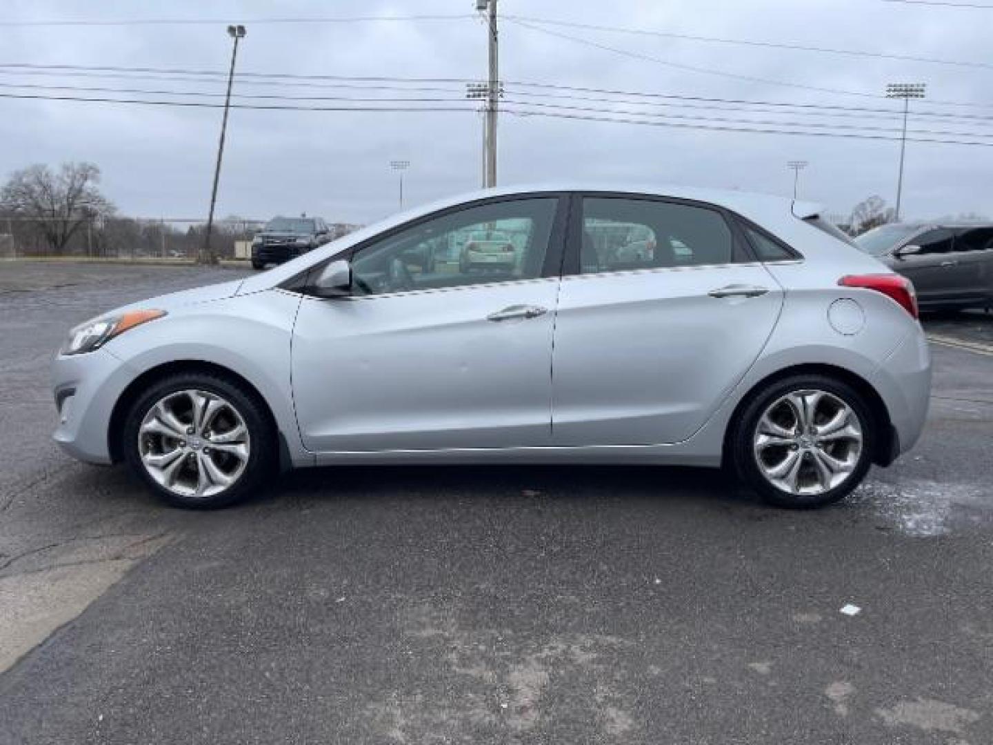 2013 Shimmering Silver Metallic Hyundai Elantra GT A/T (KMHD35LE7DU) with an 1.8L L4 16V DOHC engine, 6-Speed Automatic transmission, located at 1230 East Main St, Xenia, OH, 45385, (937) 908-9800, 39.688026, -83.910172 - Photo#4