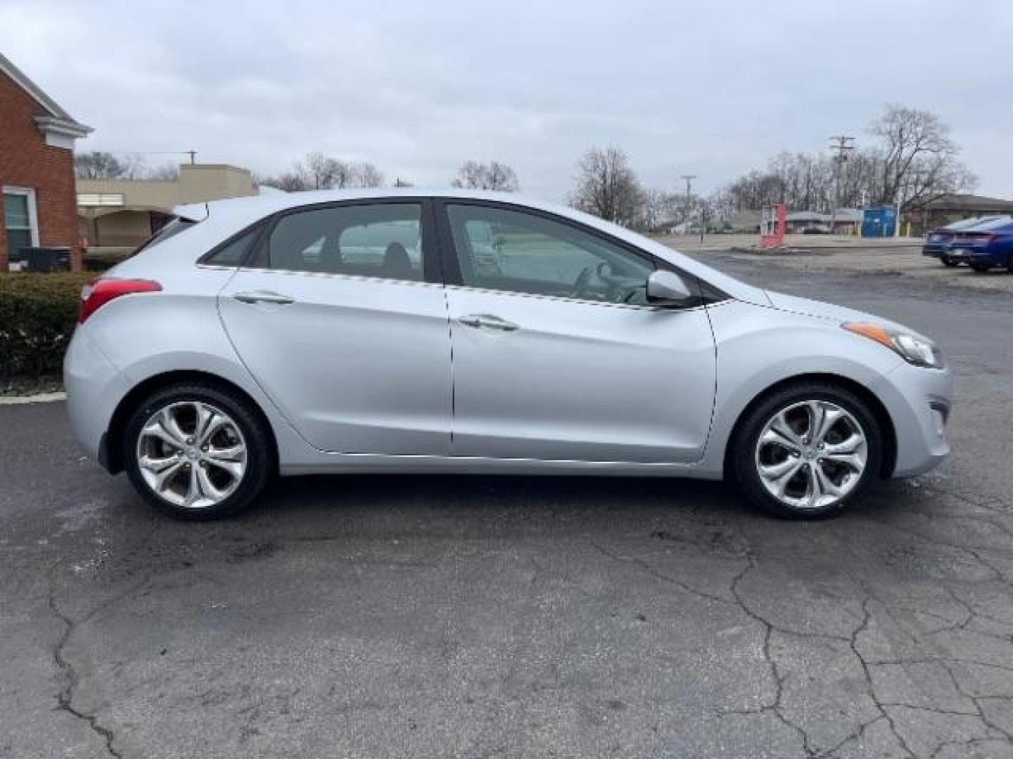 2013 Shimmering Silver Metallic Hyundai Elantra GT A/T (KMHD35LE7DU) with an 1.8L L4 16V DOHC engine, 6-Speed Automatic transmission, located at 1230 East Main St, Xenia, OH, 45385, (937) 908-9800, 39.688026, -83.910172 - Photo#5