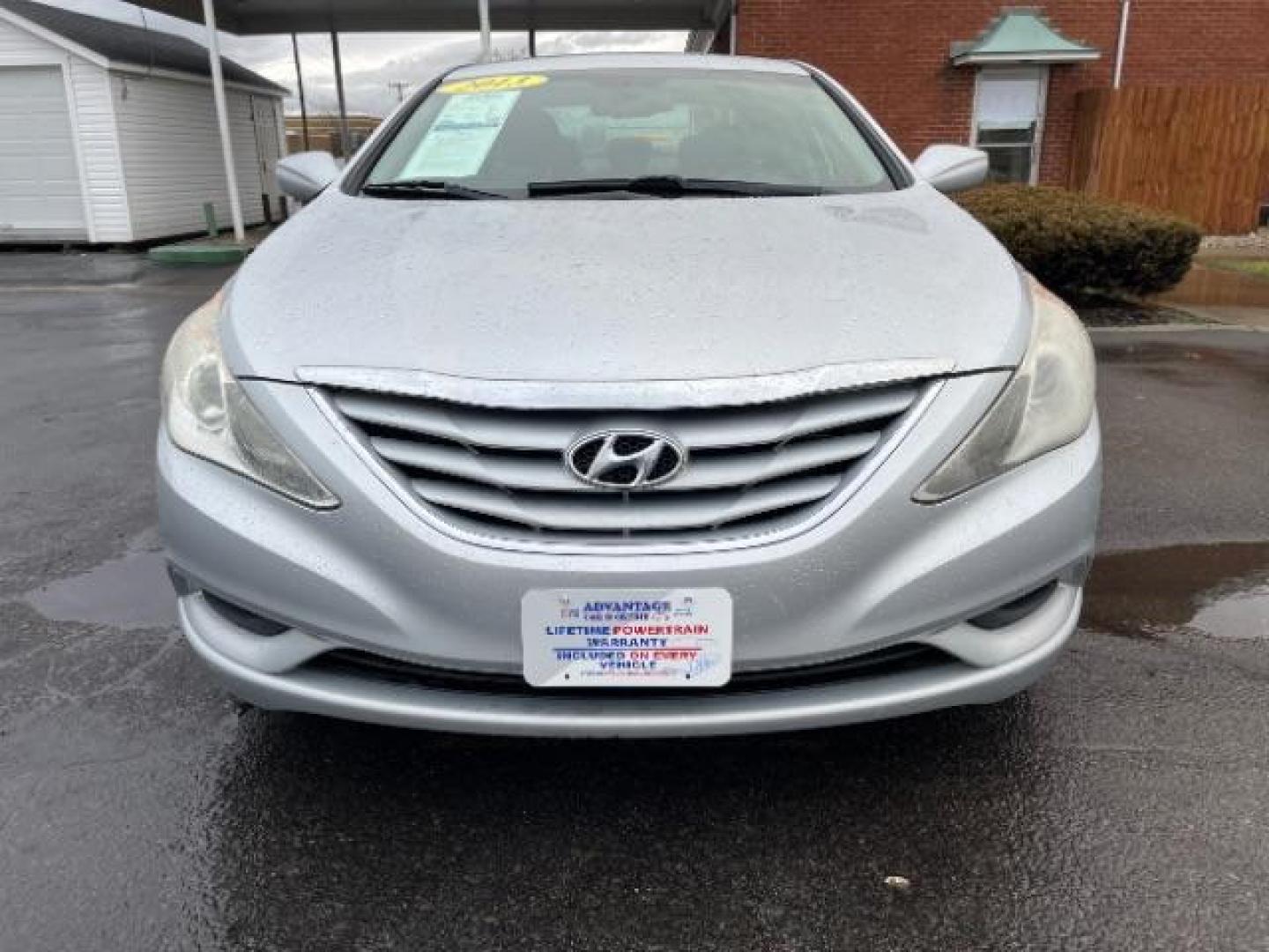 2013 Silver Hyundai Sonata GLS (5NPEB4AC8DH) with an 2.4L L4 DOHC 16V engine, 6-Speed Automatic transmission, located at 1230 East Main St, Xenia, OH, 45385, (937) 908-9800, 39.688026, -83.910172 - Photo#5