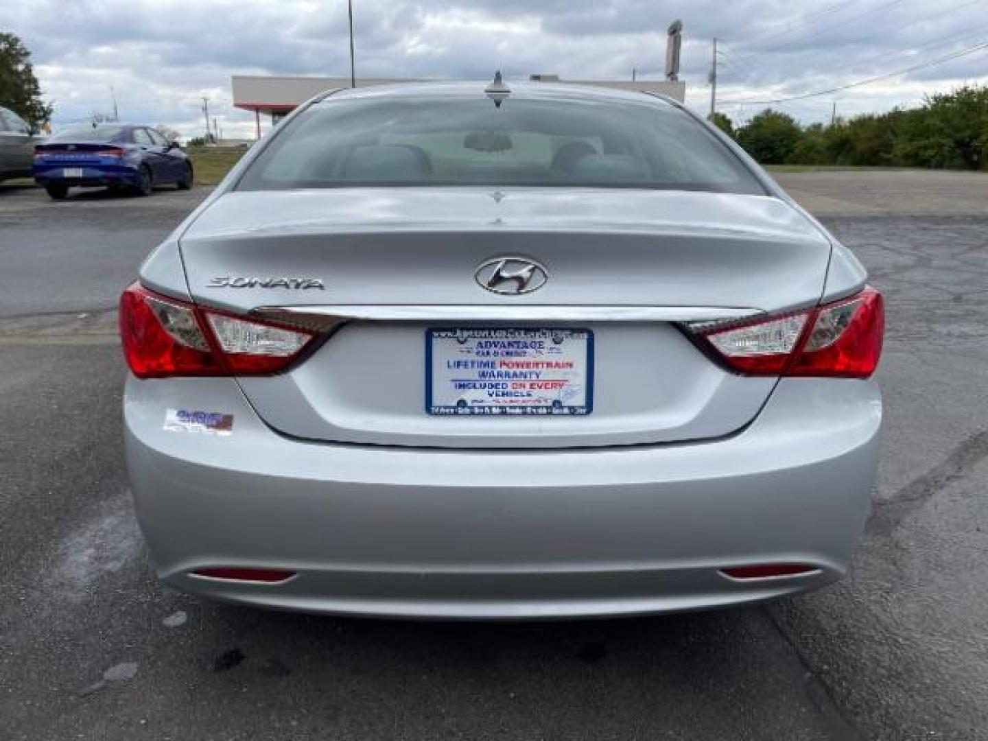 2013 Silver Hyundai Sonata GLS (5NPEB4AC7DH) with an 2.4L L4 DOHC 16V engine, 6-Speed Automatic transmission, located at 4508 South Dixie Dr, Moraine, OH, 45439, (937) 908-9800, 39.689976, -84.218452 - Photo#4