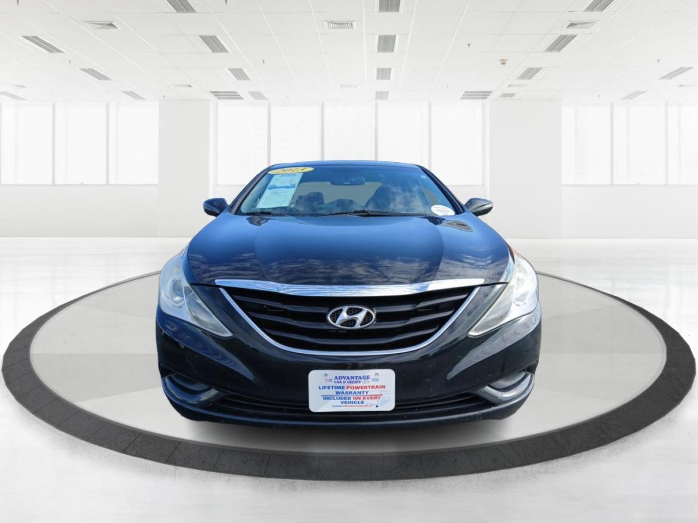 2013 Black Hyundai Sonata (5NPEB4AC7DH) with an 2.4L L4 DOHC 16V engine, 6-Speed Automatic transmission, located at 4508 South Dixie Dr, Moraine, OH, 45439, (937) 908-9800, 39.689976, -84.218452 - Photo#6