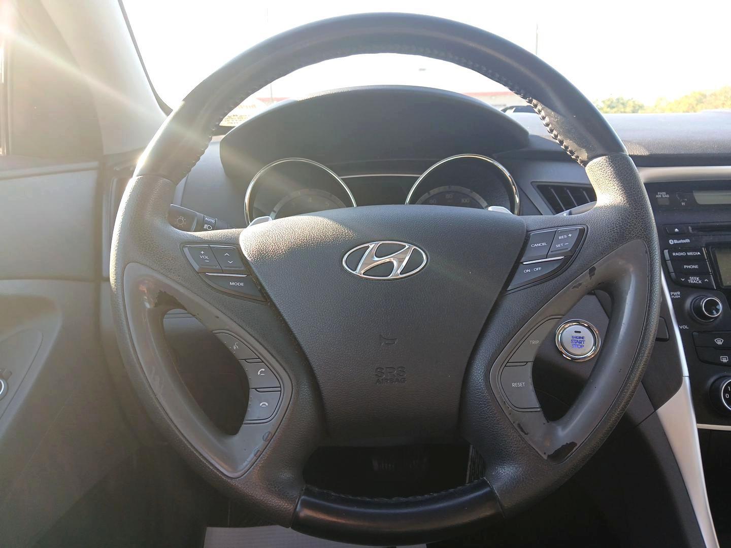 2013 Blue Hyundai Sonata Limited Auto (5NPEC4AC1DH) with an 2.4L L4 DOHC 16V engine, 6-Speed Automatic transmission, located at 8750 N County Rd 25A, Piqua, OH, 45356, (937) 908-9800, 40.164391, -84.232513 - Photo#15