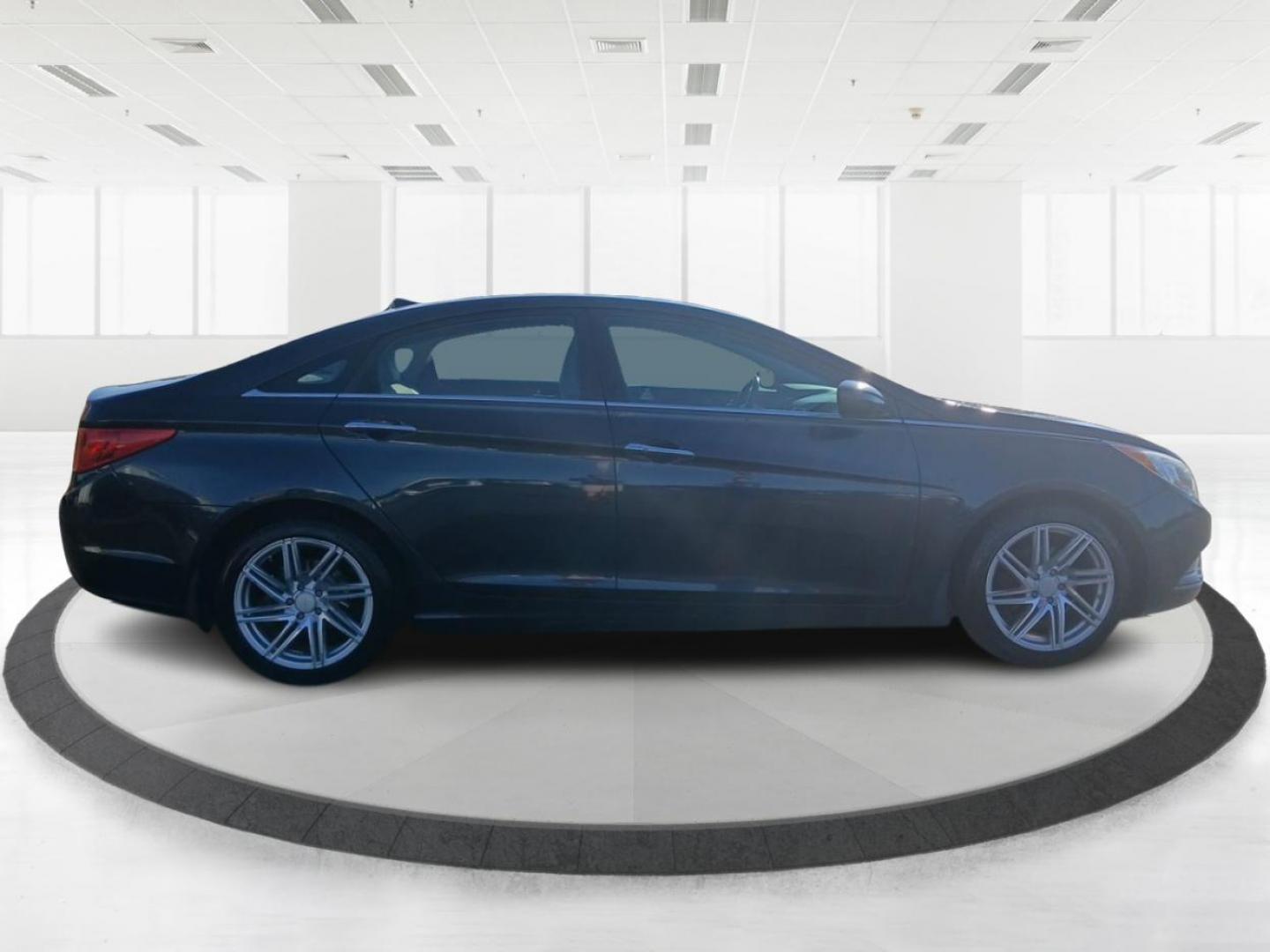 2013 Blue Hyundai Sonata Limited Auto (5NPEC4AC1DH) with an 2.4L L4 DOHC 16V engine, 6-Speed Automatic transmission, located at 8750 N County Rd 25A, Piqua, OH, 45356, (937) 908-9800, 40.164391, -84.232513 - Photo#1