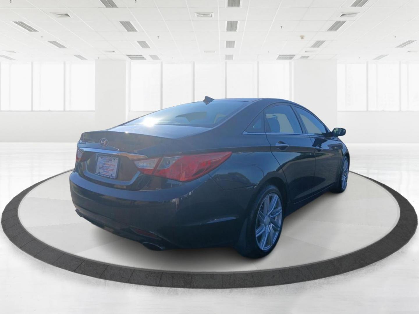 2013 Blue Hyundai Sonata Limited Auto (5NPEC4AC1DH) with an 2.4L L4 DOHC 16V engine, 6-Speed Automatic transmission, located at 8750 N County Rd 25A, Piqua, OH, 45356, (937) 908-9800, 40.164391, -84.232513 - Photo#2