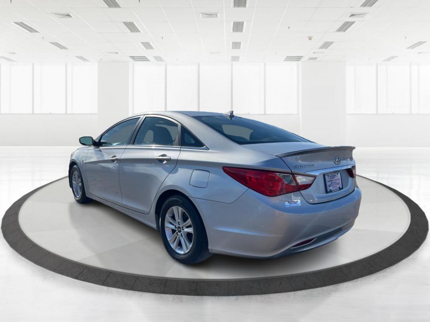 2013 Hyundai Sonata GLS (5NPEB4AC3DH) with an 2.4L L4 DOHC 16V engine, 6-Speed Automatic transmission, located at 880 E. National Road, Vandalia, OH, 45377, (937) 908-9800, 39.891918, -84.183594 - 2013 Hyundai Sonata GLS - Photo#4