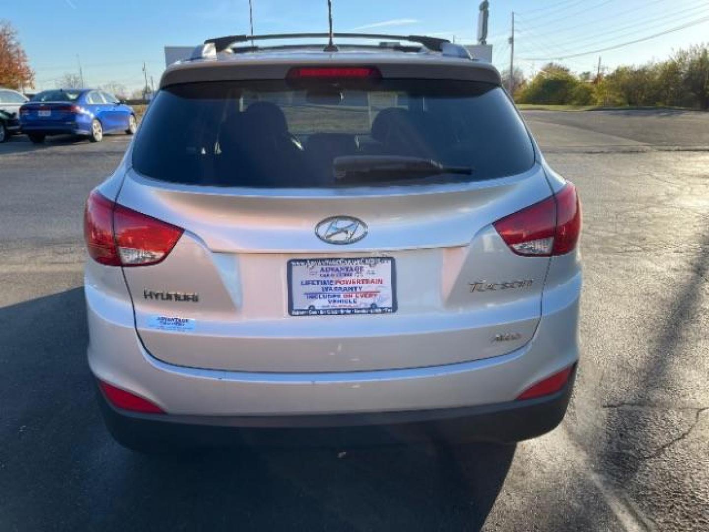 2013 Diamond Silver Metallic Hyundai Tucson GLS AWD (KM8JUCAC1DU) with an 2.4L L4 DOHC 16V engine, 6-Speed Automatic transmission, located at 1230 East Main St, Xenia, OH, 45385, (937) 908-9800, 39.688026, -83.910172 - Photo#4