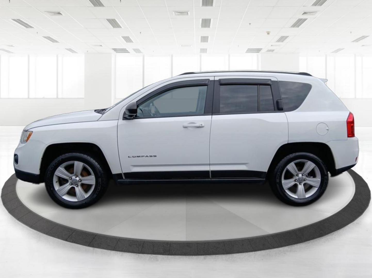 2013 Winter Chill Pearlcoat Jeep Compass Latitude 4WD (1C4NJDEB5DD) with an 2.4L L4 DOHC 16V engine, Continuously Variable Transmission transmission, located at 880 E. National Road, Vandalia, OH, 45377, (937) 908-9800, 39.891918, -84.183594 - Photo#5