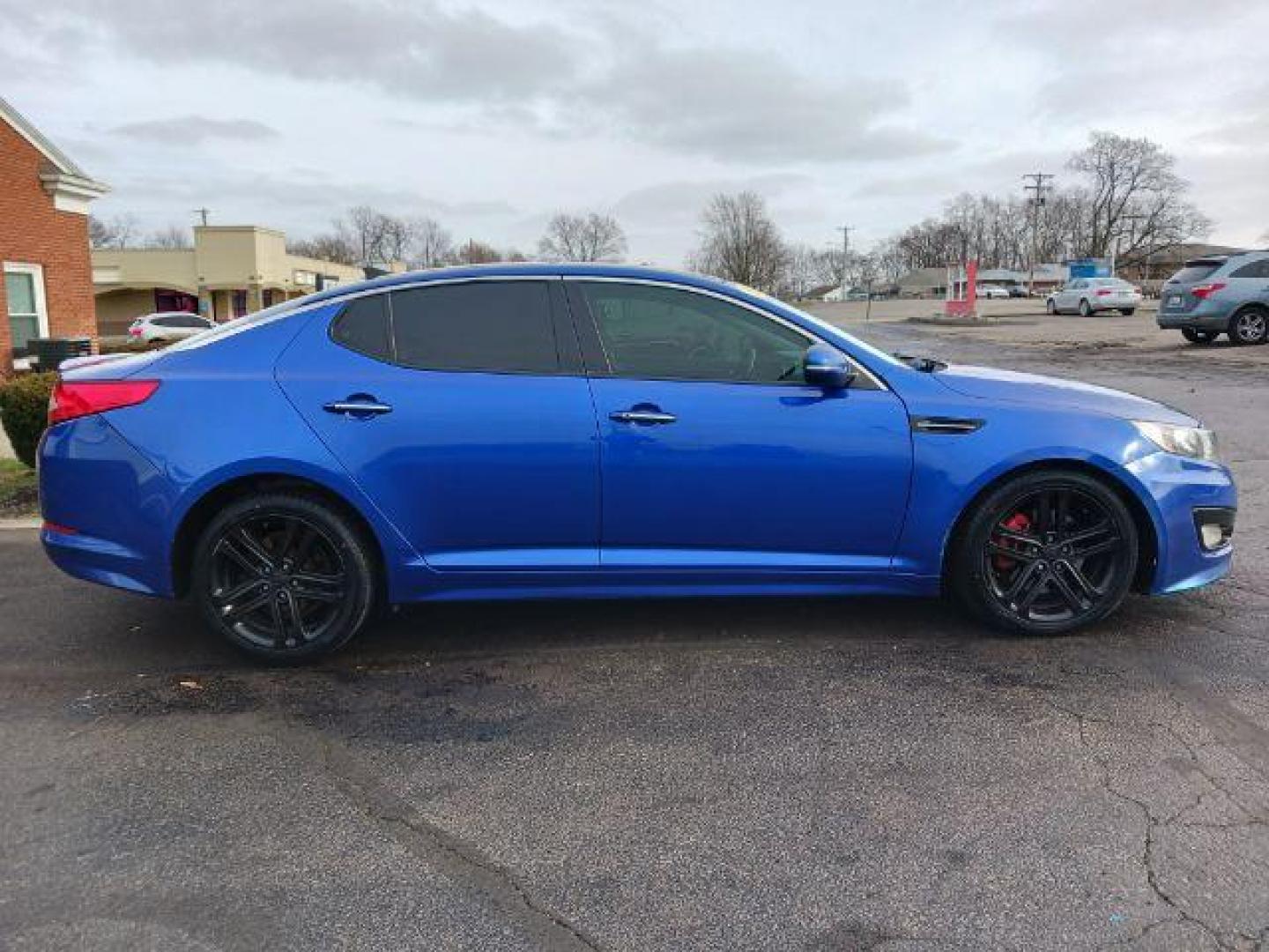 2013 Corsa Blue Pearl Metallic Kia Optima SX (5XXGR4A67DG) with an 2.0L L4 DOHC 16V TURBO engine, 6-Speed Automatic transmission, located at 1230 East Main St, Xenia, OH, 45385, (937) 908-9800, 39.688026, -83.910172 - Photo#4