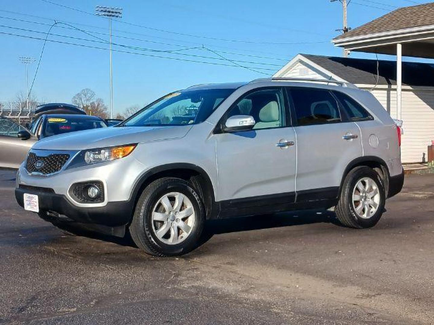 2013 Titanium Silver Kia Sorento LX 2WD (5XYKT3A66DG) with an 2.4L L4 DOHC 16V engine, 6-Speed Automatic transmission, located at 1099 N County Rd 25A , Troy, OH, 45373, (937) 908-9800, 40.057079, -84.212883 - Photo#2