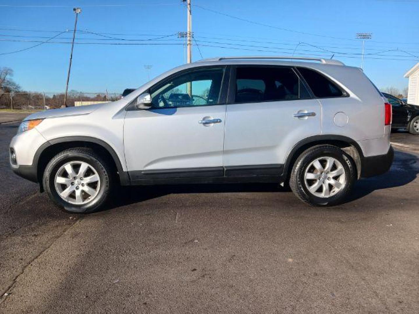 2013 Titanium Silver Kia Sorento LX 2WD (5XYKT3A66DG) with an 2.4L L4 DOHC 16V engine, 6-Speed Automatic transmission, located at 1099 N County Rd 25A , Troy, OH, 45373, (937) 908-9800, 40.057079, -84.212883 - Photo#3