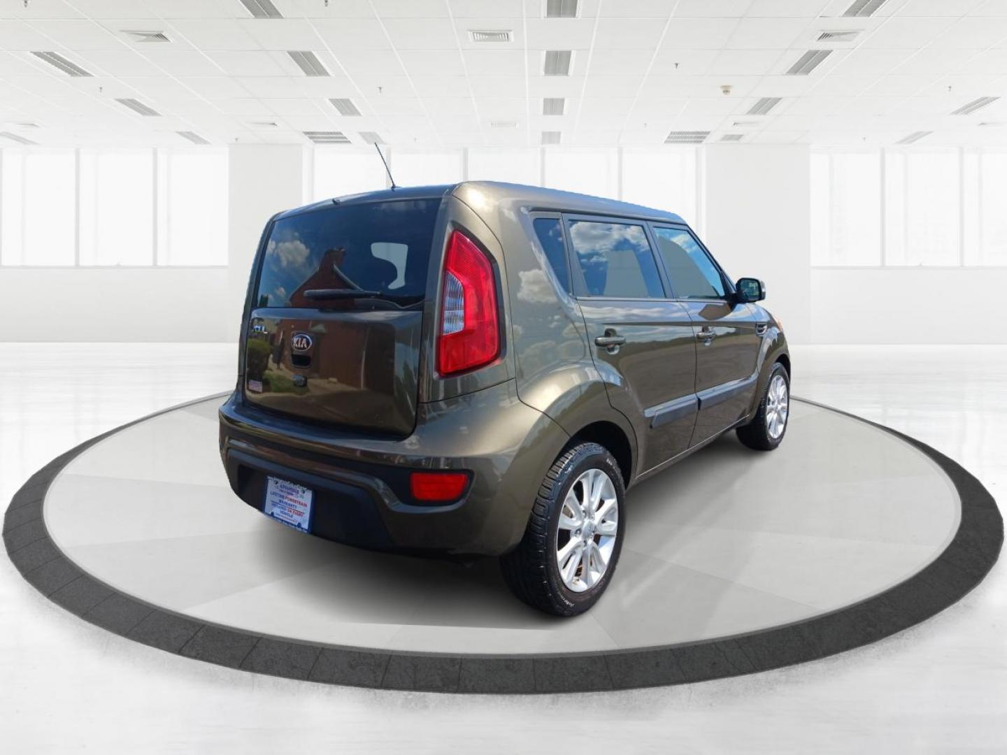 2013 Dune Kia Soul (KNDJT2A62D7) with an 2.0L L4 DOHC 16V engine, located at 4508 South Dixie Dr, Moraine, OH, 45439, (937) 908-9800, 39.689976, -84.218452 - Photo#2