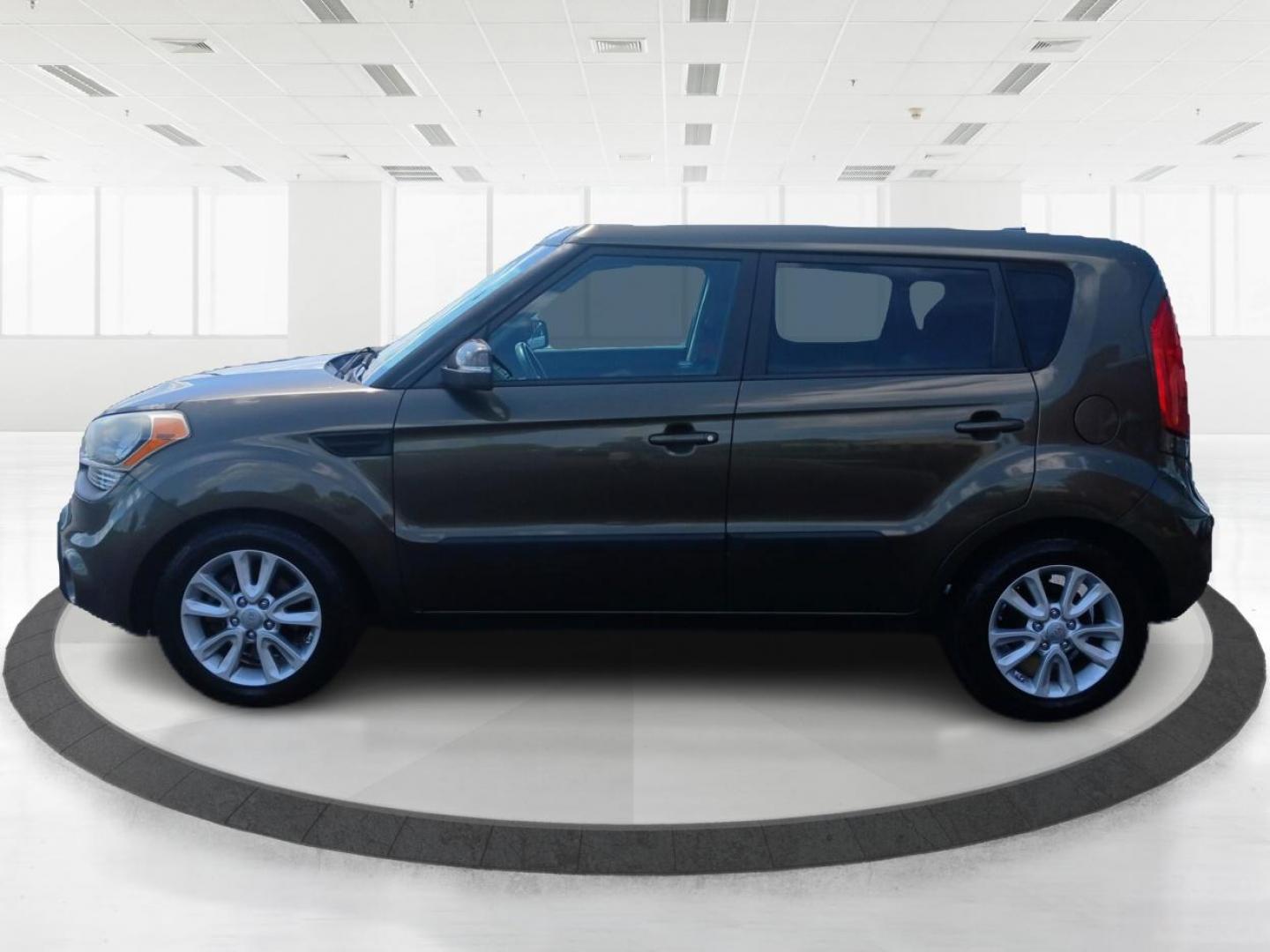 2013 Dune Kia Soul ! (KNDJT2A62D7) with an 2.0L L4 DOHC 16V engine, located at 4508 South Dixie Dr, Moraine, OH, 45439, (937) 908-9800, 39.689976, -84.218452 - Photo#5