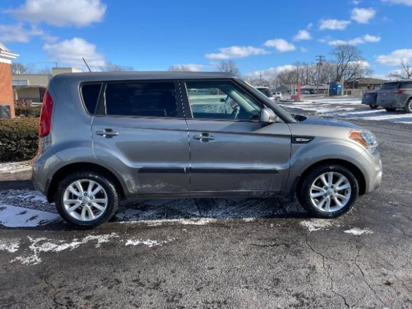 2013 Bright Silver Metallic Kia Soul Base (KNDJT2A57D7) with an 1.6L L4 DOHC 16V engine, 5-Speed Manual transmission, located at 880 E. National Road, Vandalia, OH, 45377, (937) 908-9800, 39.891918, -84.183594 - Photo#3