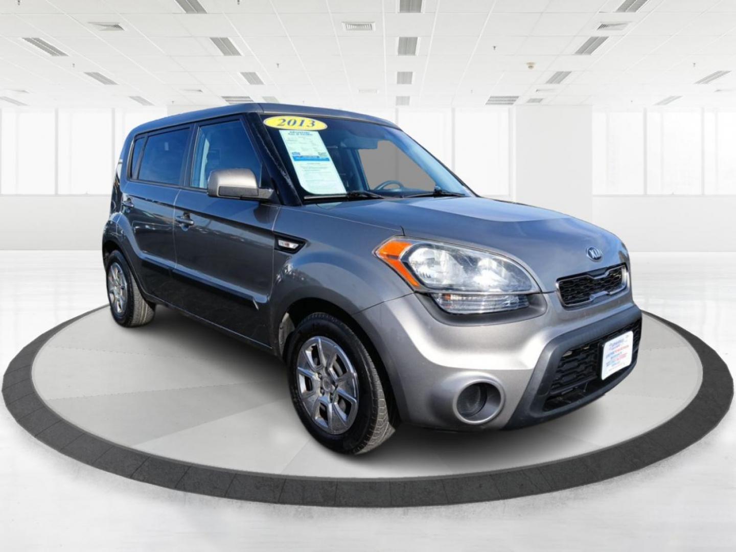 2013 Bright Silver Metallic Kia Soul Base (KNDJT2A58D7) with an 1.6L L4 DOHC 16V engine, 5-Speed Manual transmission, located at 1230 East Main St, Xenia, OH, 45385, (937) 908-9800, 39.688026, -83.910172 - Photo#5