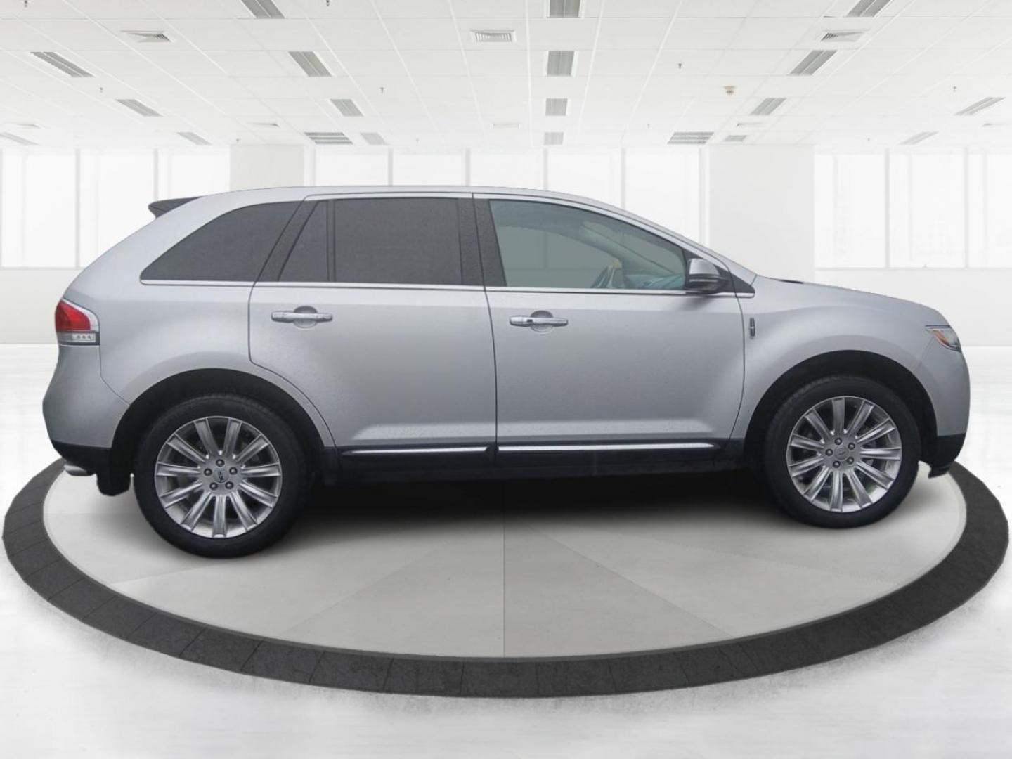 2013 Ingot Silver Metallic Lincoln MKX AWD (2LMDJ8JKXDB) with an 3.7L V6 DOHC 24V engine, 6-Speed Automatic transmission, located at 1184 Kauffman Ave, Fairborn, OH, 45324, (937) 908-9800, 39.807072, -84.030914 - Photo#1