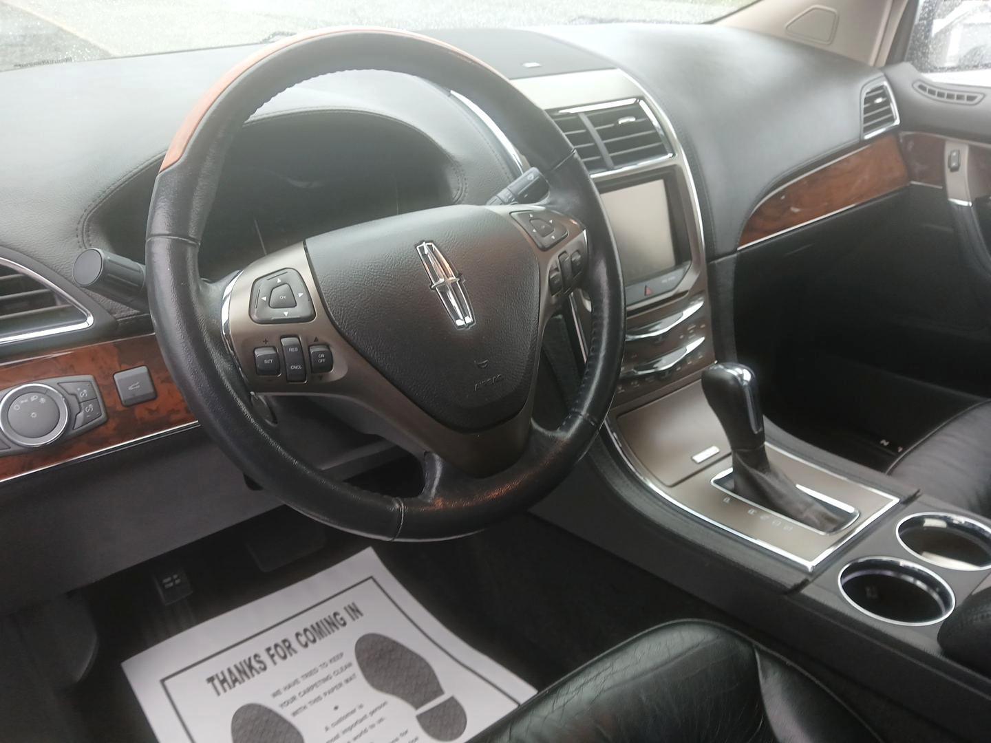 2013 Ingot Silver Metallic Lincoln MKX AWD (2LMDJ8JKXDB) with an 3.7L V6 DOHC 24V engine, 6-Speed Automatic transmission, located at 1184 Kauffman Ave, Fairborn, OH, 45324, (937) 908-9800, 39.807072, -84.030914 - Photo#8