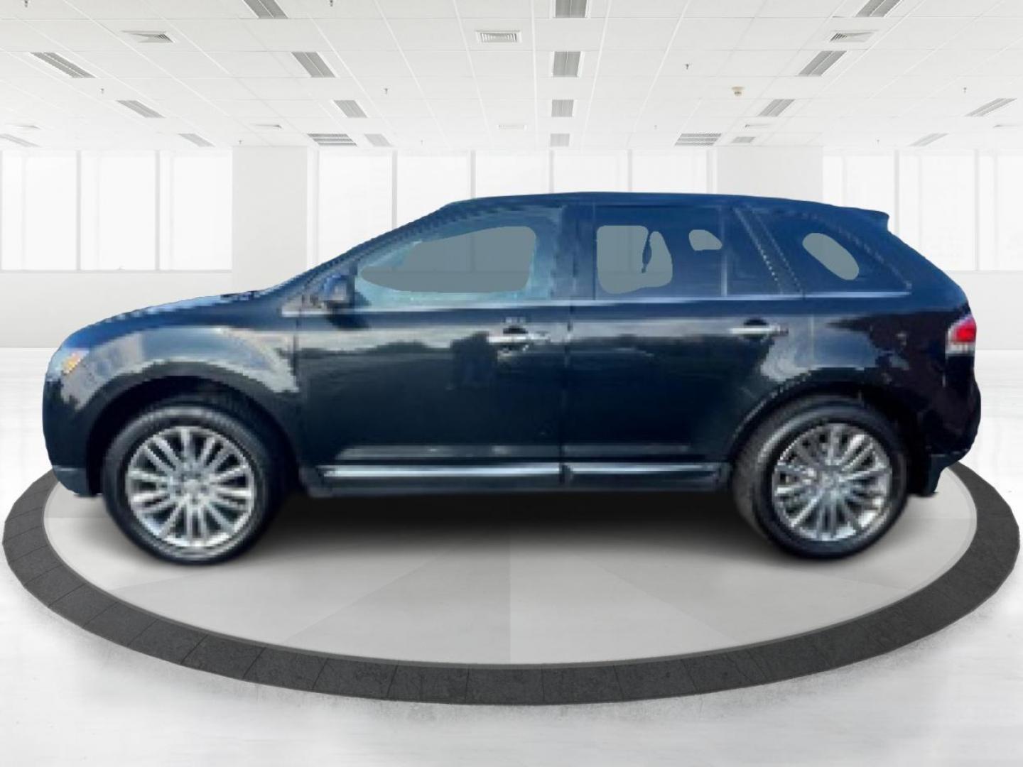 2013 Tuxedo Black Metallic Lincoln MKX AWD (2LMDJ8JK8DB) with an 3.7L V6 DOHC 24V engine, 6-Speed Automatic transmission, located at 401 Woodman Dr, Riverside, OH, 45431, (937) 908-9800, 39.760899, -84.123421 - Photo#3