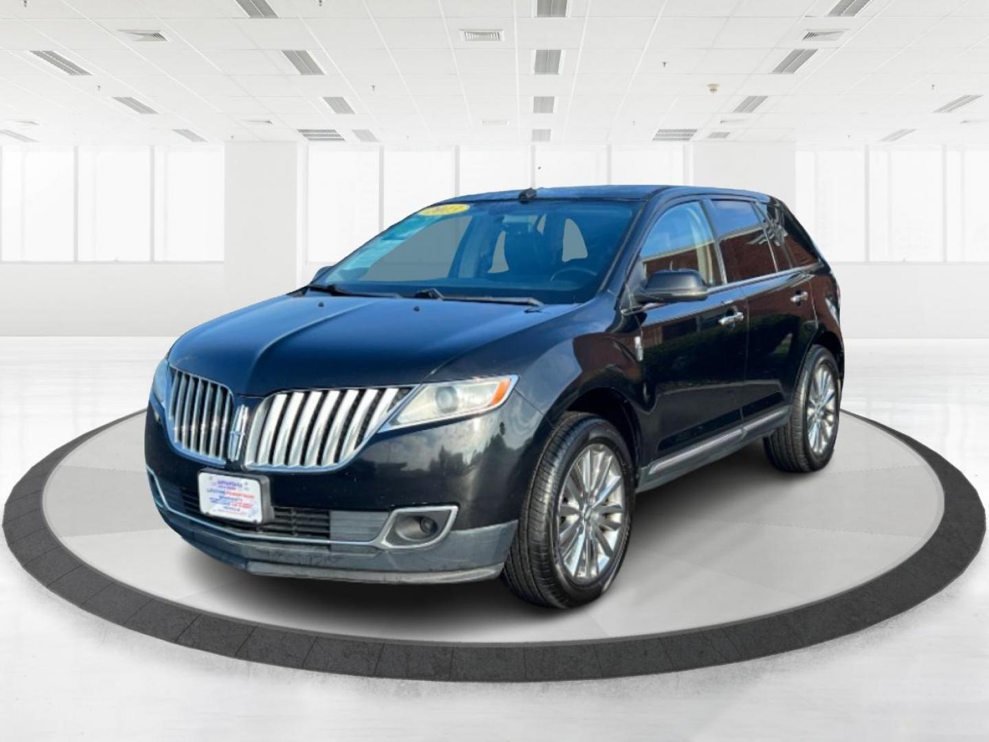 2013 Tuxedo Black Metallic Lincoln MKX AWD (2LMDJ8JK8DB) with an 3.7L V6 DOHC 24V engine, 6-Speed Automatic transmission, located at 401 Woodman Dr, Riverside, OH, 45431, (937) 908-9800, 39.760899, -84.123421 - Photo#4