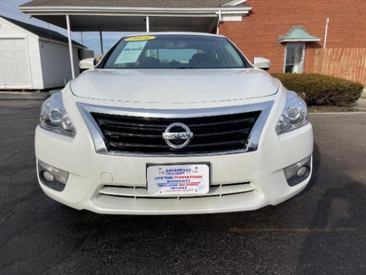 2013 Pearl White Nissan Altima 2.5 SV (1N4AL3AP4DN) with an 2.5L L4 DOHC 16V engine, located at 1099 N County Rd 25A , Troy, OH, 45373, (937) 908-9800, 40.057079, -84.212883 - Photo#4