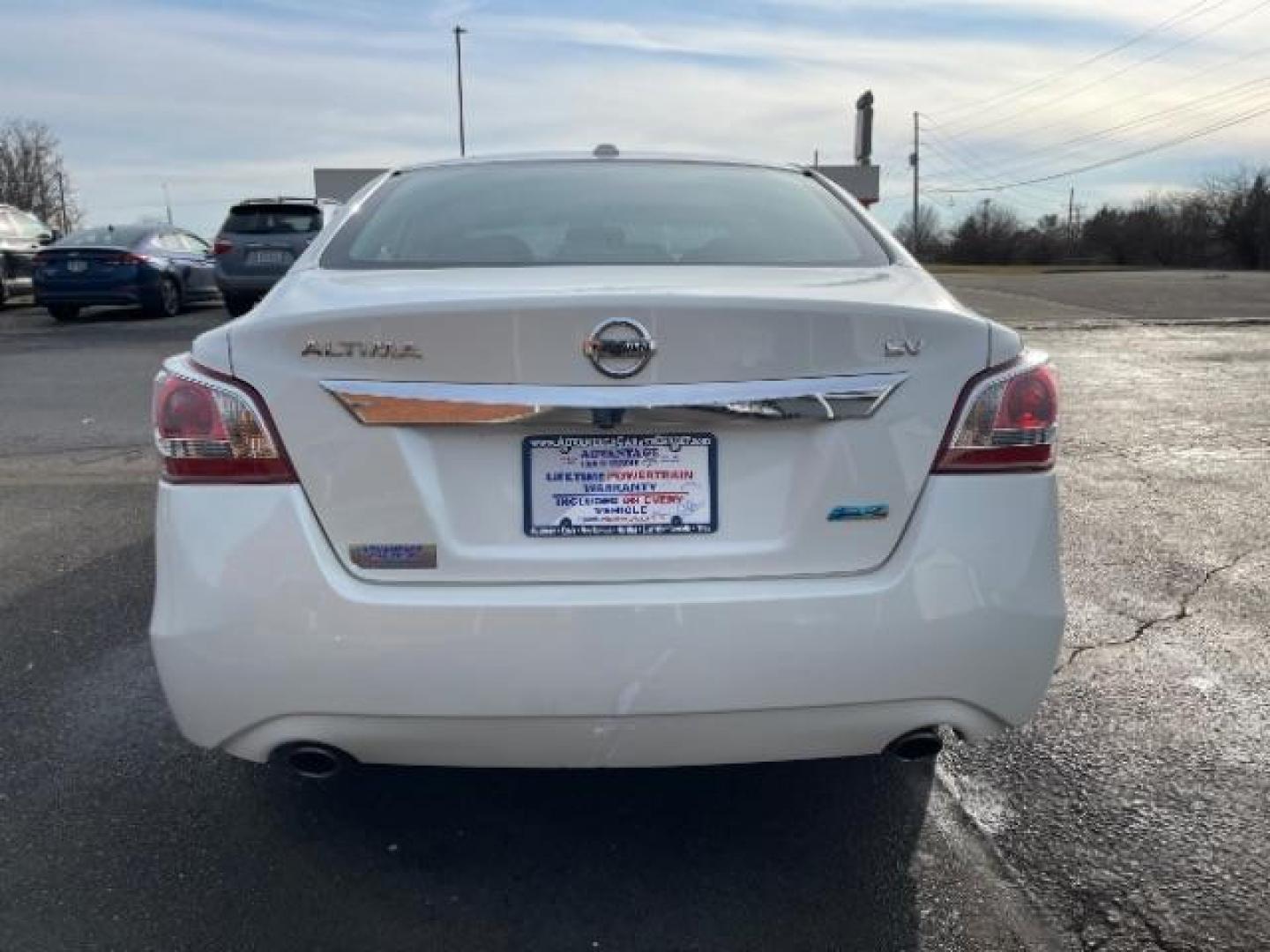 2013 Pearl White Nissan Altima 2.5 SV (1N4AL3AP4DN) with an 2.5L L4 DOHC 16V engine, located at 1099 N County Rd 25A , Troy, OH, 45373, (937) 908-9800, 40.057079, -84.212883 - Photo#5