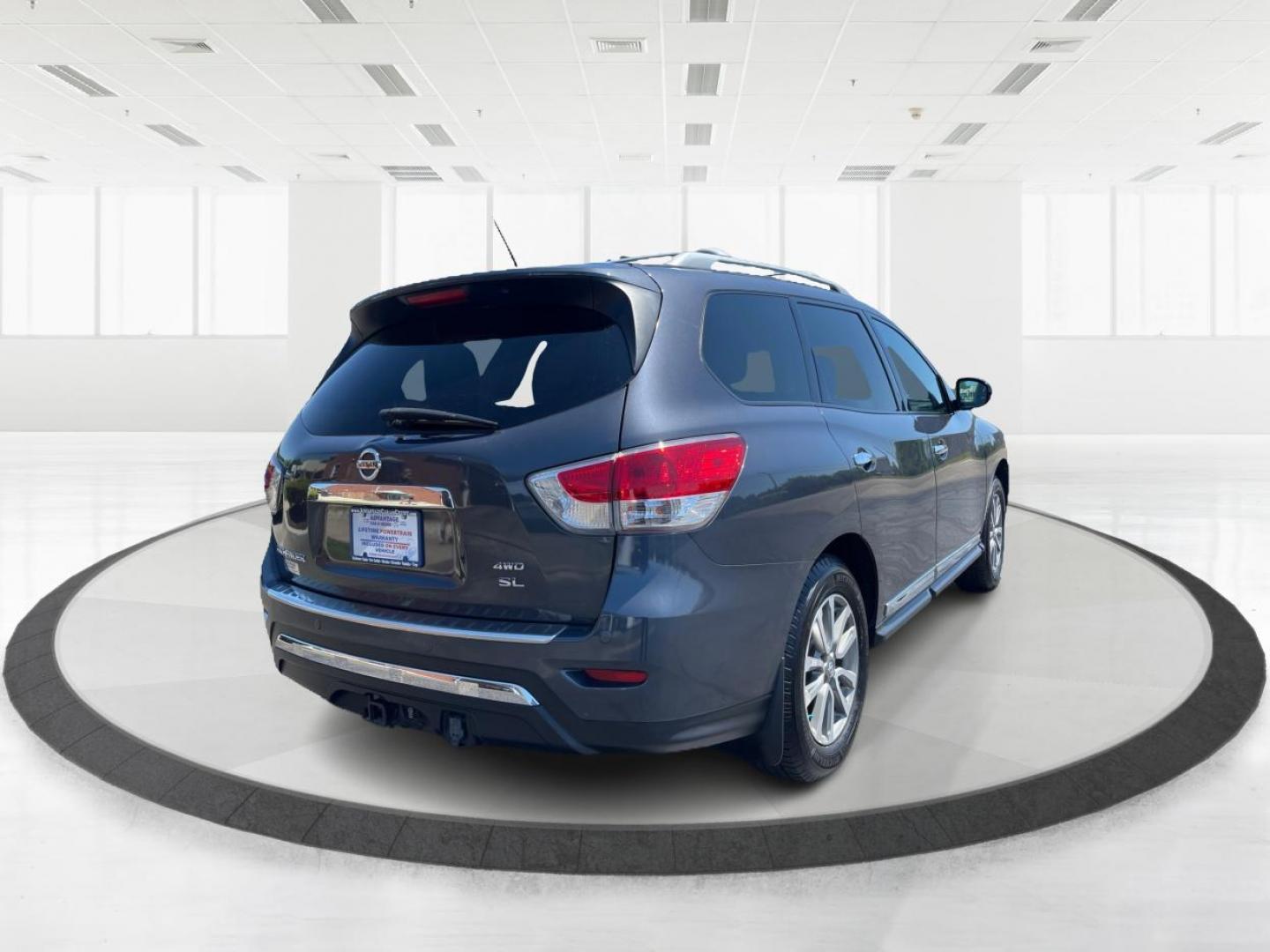 2013 Gray Nissan Pathfinder SL (5N1AR2MM8DC) , located at 1184 Kauffman Ave, Fairborn, OH, 45324, (937) 908-9800, 39.807072, -84.030914 - Photo#2