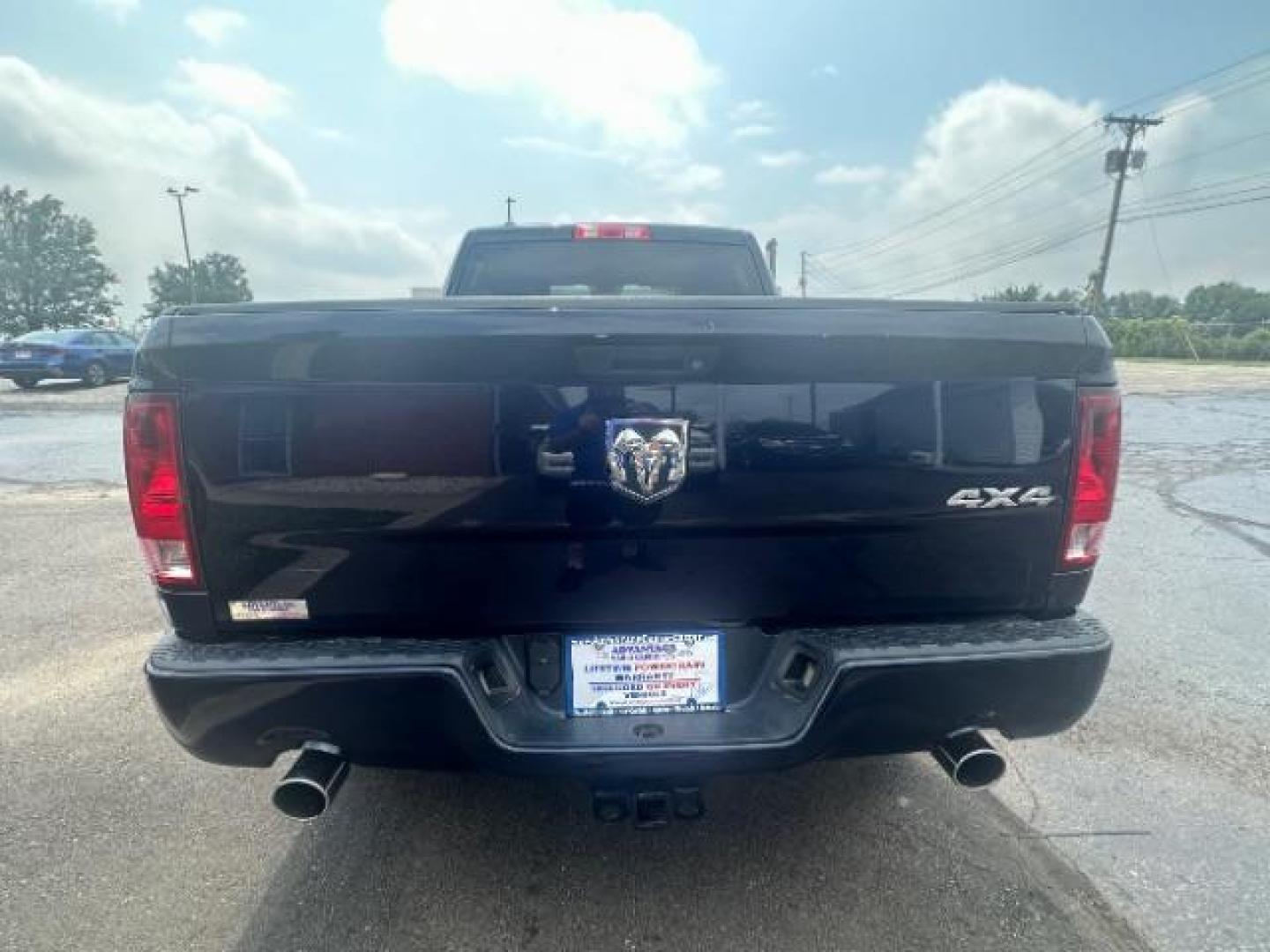 2013 True Blue Pearl RAM 1500 Tradesman Quad Cab 4WD (1C6RR7FT7DS) with an 5.7L V8 OHV 16V engine, 6-Speed Automatic transmission, located at 880 E. National Road, Vandalia, OH, 45377, (937) 908-9800, 39.891918, -84.183594 - Photo#4