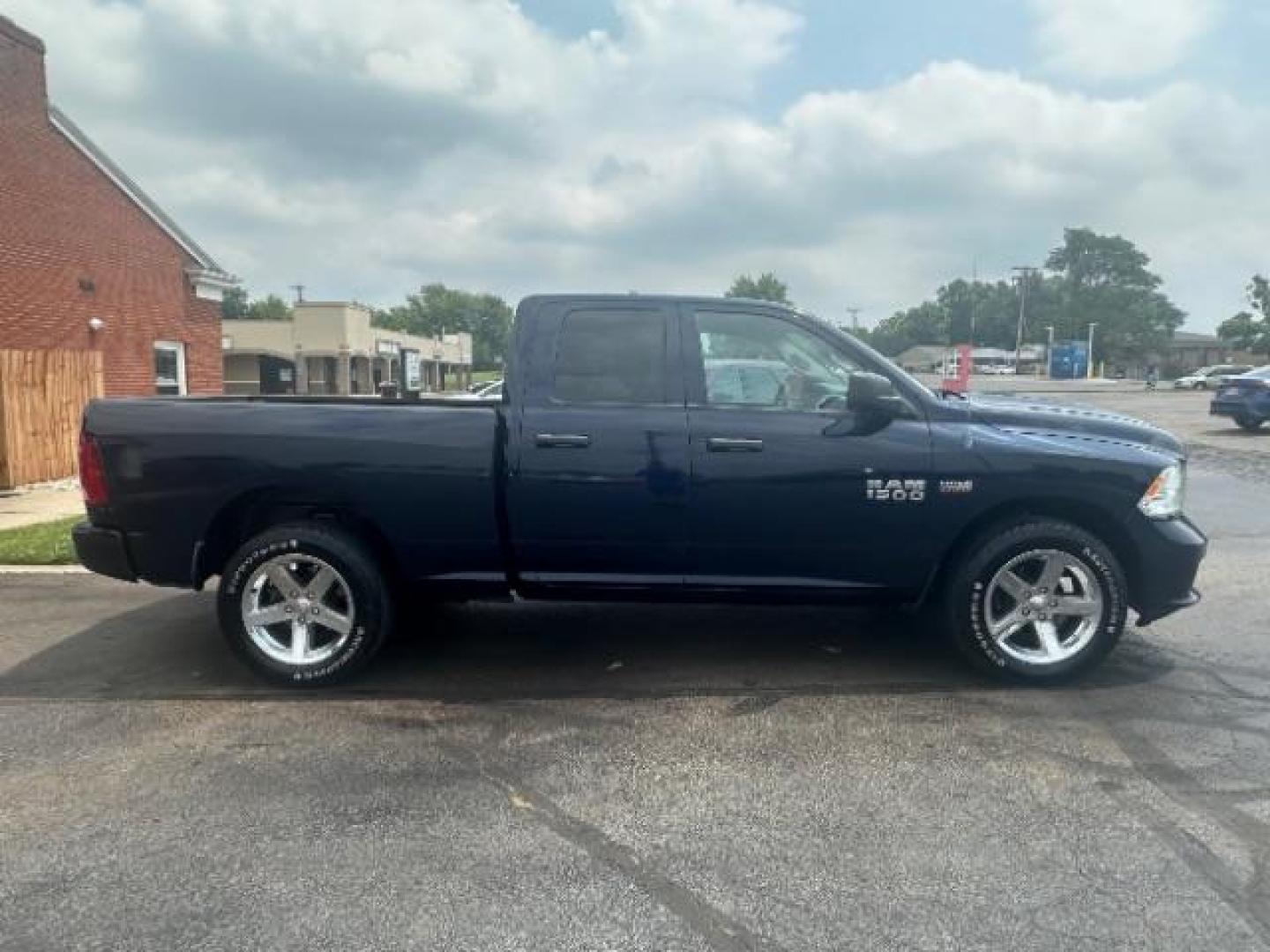 2013 True Blue Pearl RAM 1500 Tradesman Quad Cab 4WD (1C6RR7FT7DS) with an 5.7L V8 OHV 16V engine, 6-Speed Automatic transmission, located at 880 E. National Road, Vandalia, OH, 45377, (937) 908-9800, 39.891918, -84.183594 - Photo#5