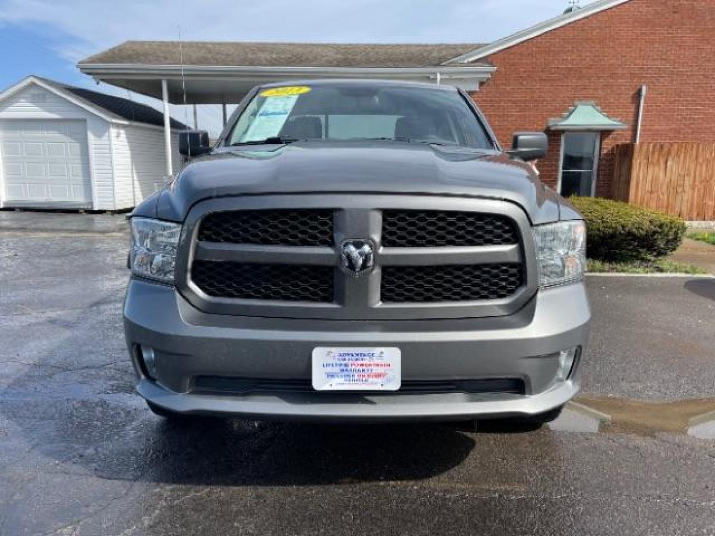 2013 Mineral Gray Metallic RAM 1500 Tradesman Quad Cab 4WD (1C6RR7FT8DS) with an 5.7L V8 OHV 16V engine, 6-Speed Automatic transmission, located at 1230 East Main St, Xenia, OH, 45385, (937) 908-9800, 39.688026, -83.910172 - Photo#2