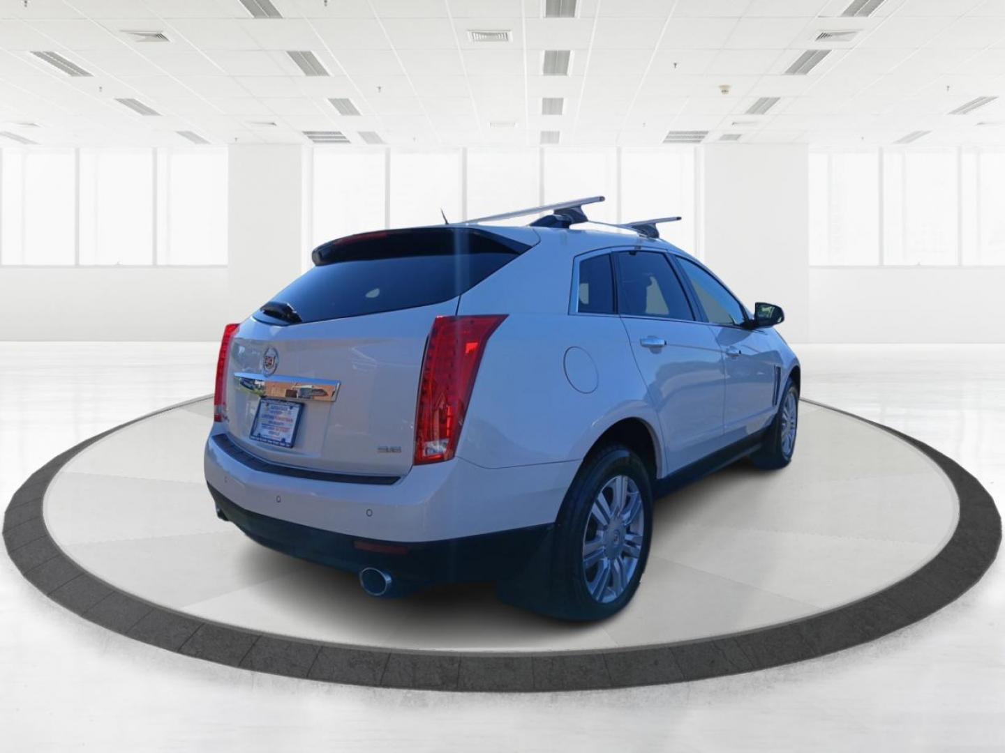 2014 Cadillac SRX Luxury Collection AWD (3GYFNEE30ES) with an 3.6L V6 DOHC 24V FFV engine, 6-Speed Automatic transmission, located at 1230 East Main St, Xenia, OH, 45385, (937) 908-9800, 39.688026, -83.910172 - 2014 Cadillac SRX Luxury Collection AWD - Photo#2