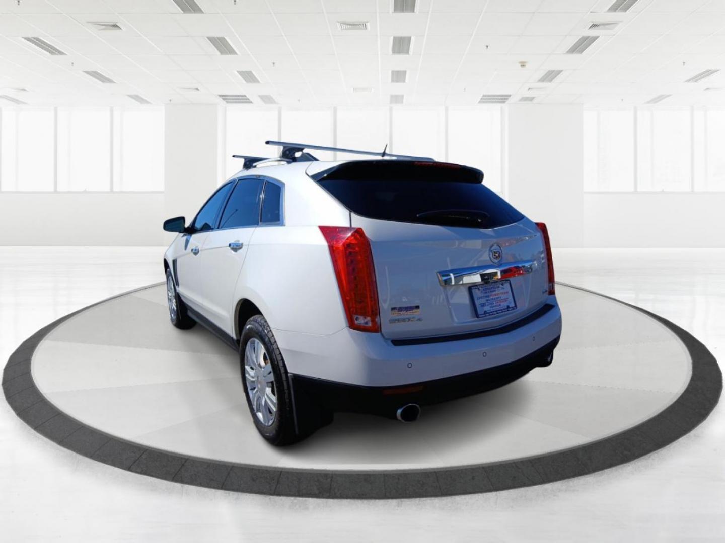 2014 Cadillac SRX Luxury Collection AWD (3GYFNEE30ES) with an 3.6L V6 DOHC 24V FFV engine, 6-Speed Automatic transmission, located at 1230 East Main St, Xenia, OH, 45385, (937) 908-9800, 39.688026, -83.910172 - 2014 Cadillac SRX Luxury Collection AWD - Photo#4